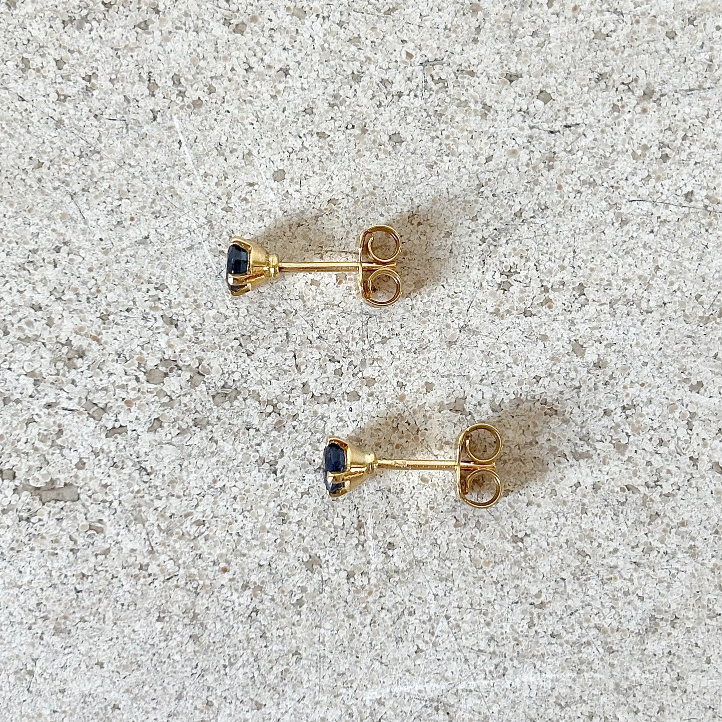 Boucles D'oreilles Puces - Or Jaune 750 & Saphirs