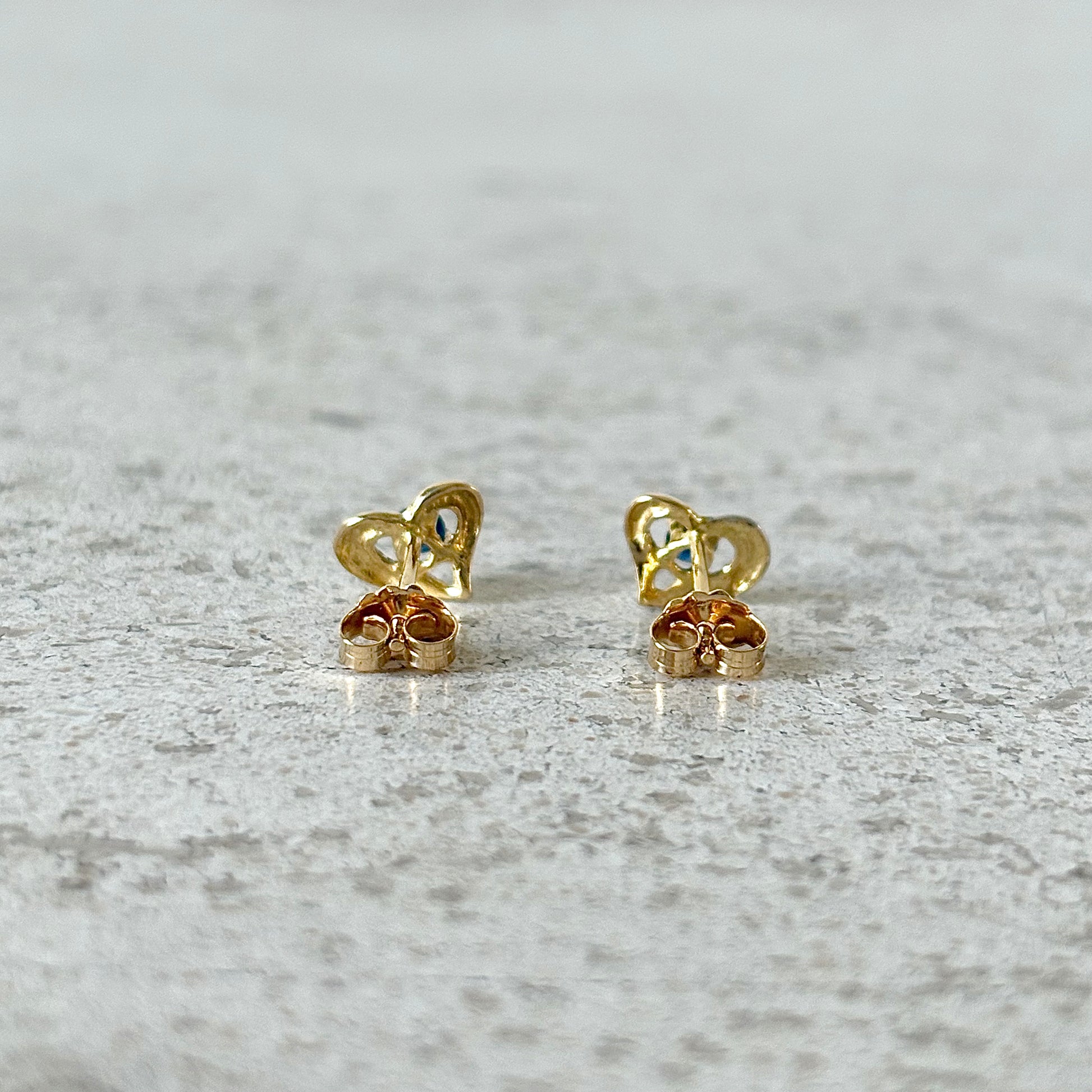 Boucles D'oreilles Puces Coeurs - Or Jaune 750 & Saphirs