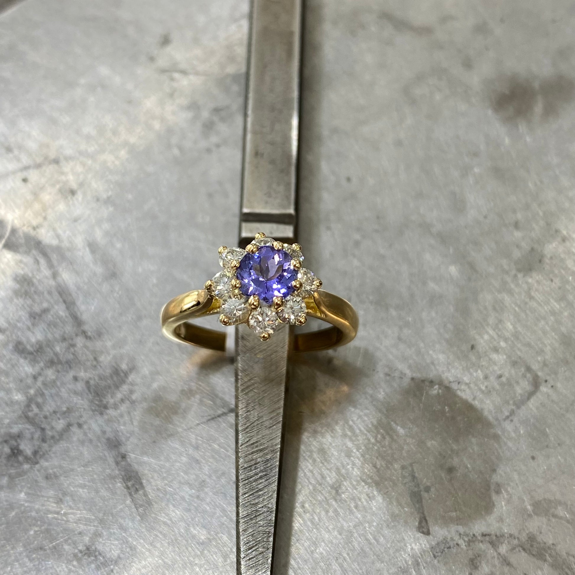 Bague Marguerite - Or Jaune 750 Tanzanite & Diamants Création Fremont