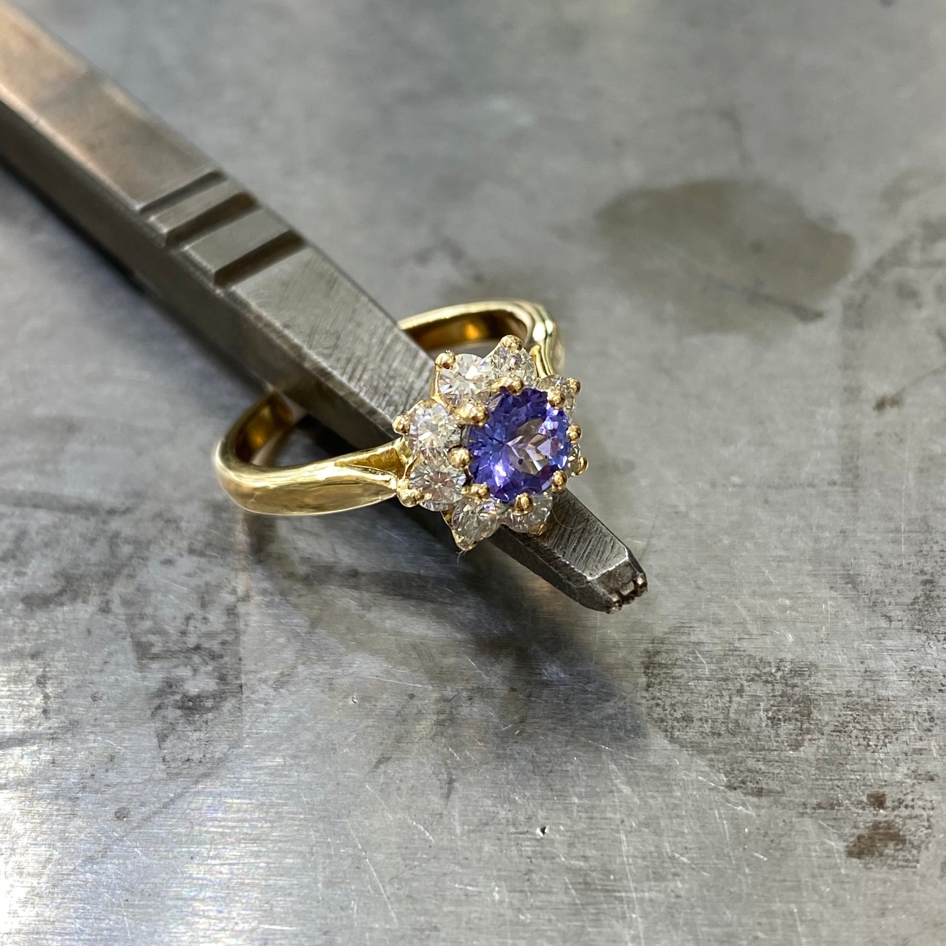 Bague Marguerite - Or Jaune 750 Tanzanite & Diamants Création Fremont