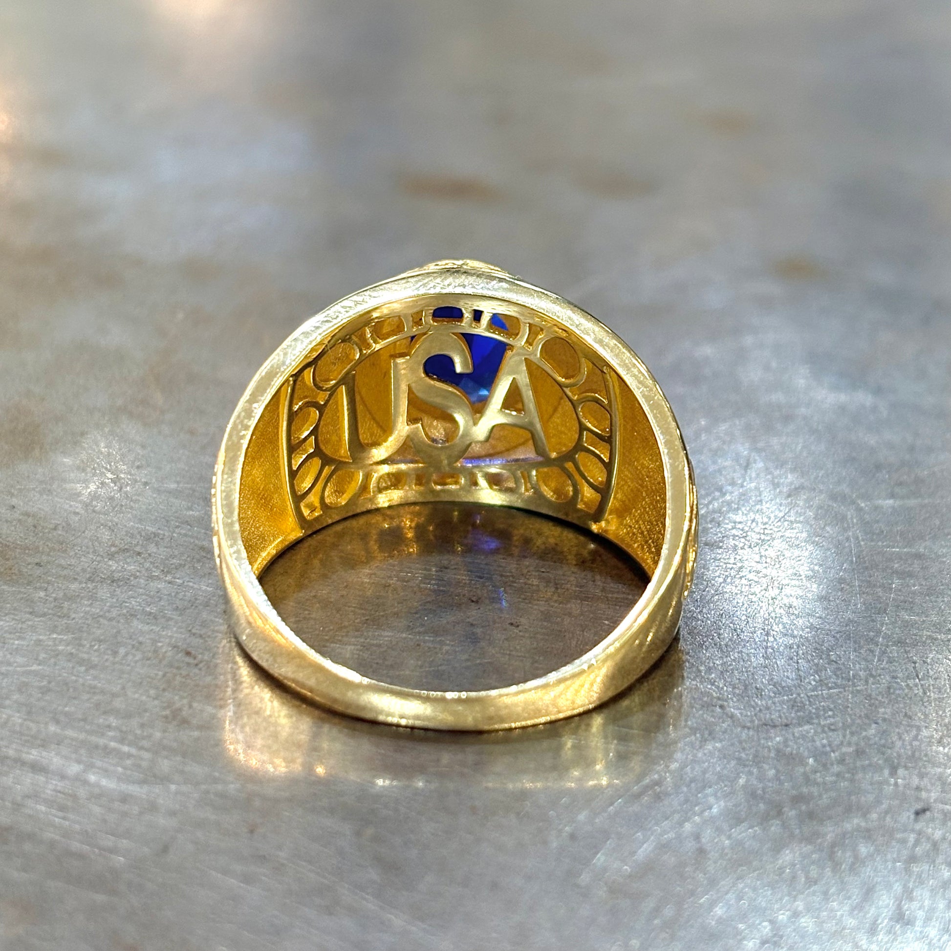 Bague Chevalière Universitaire - Or Jaune 750 & Zircon
