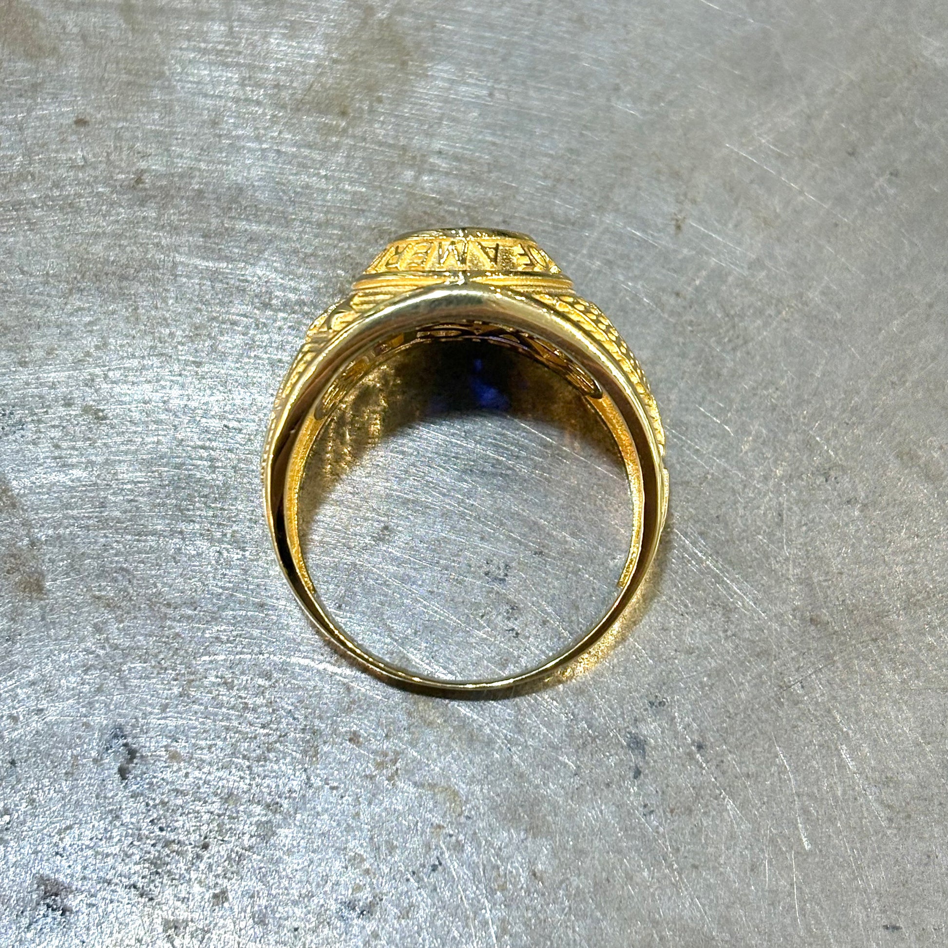 Bague Chevalière Universitaire - Or Jaune 750 & Zircon