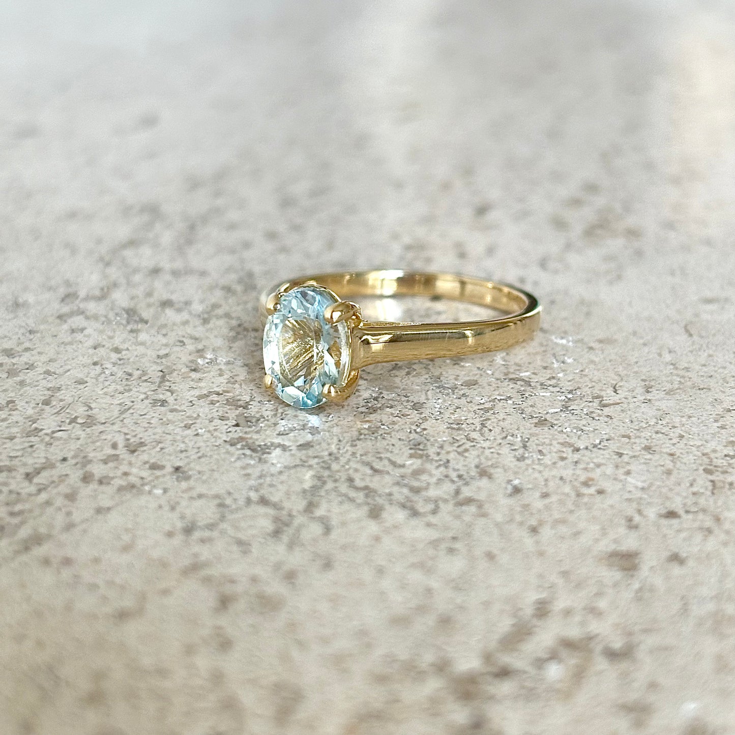Bague Solitaire - Or Jaune 750 & Aigue-Marine