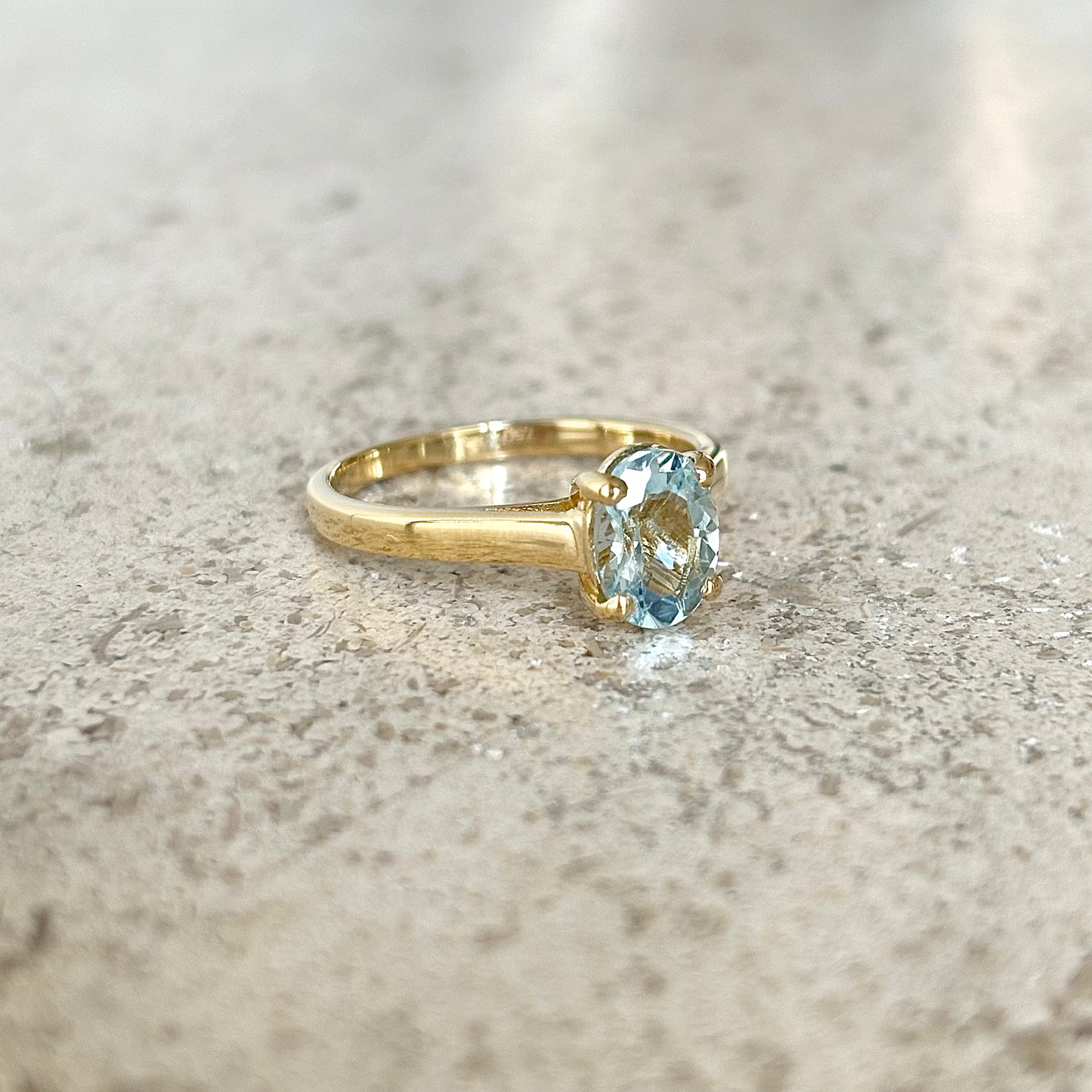 Bague Solitaire - Or Jaune 750 & Aigue-Marine