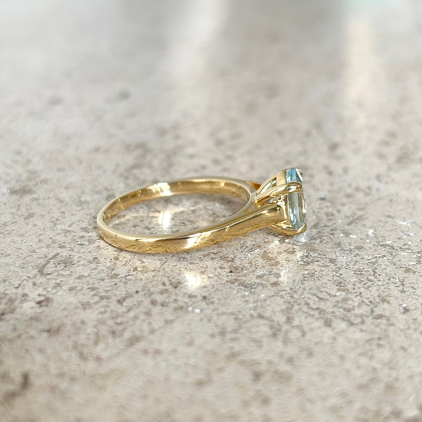 Bague Solitaire - Or Jaune 750 & Aigue-Marine