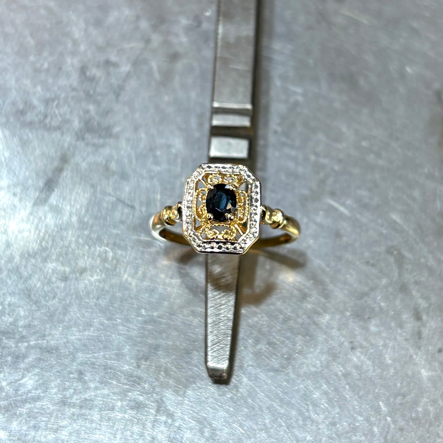 Bague Vintage Art Nouveau - Or Jaune 750 & Saphir