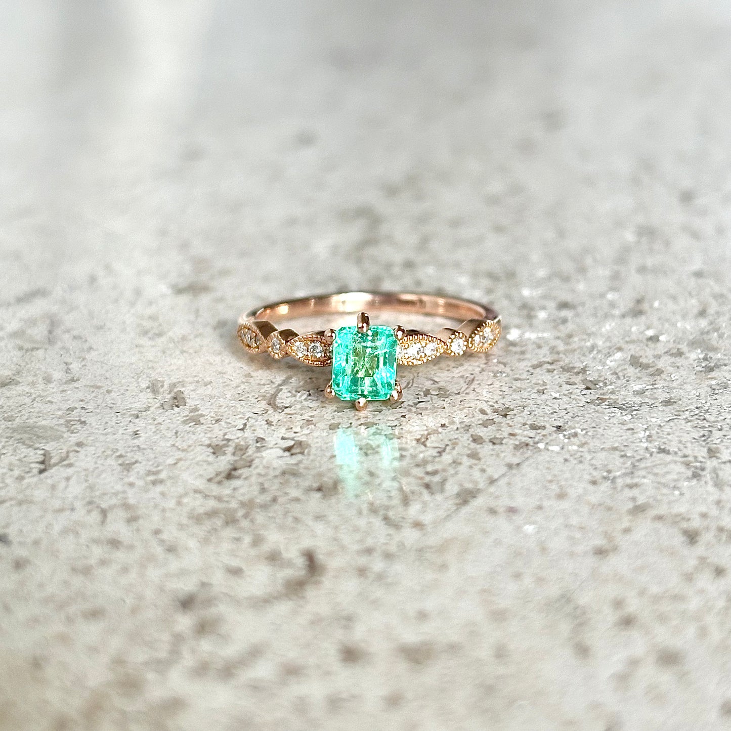 Bague Solitaire - Or Rose 750 Émeraude & Diamants