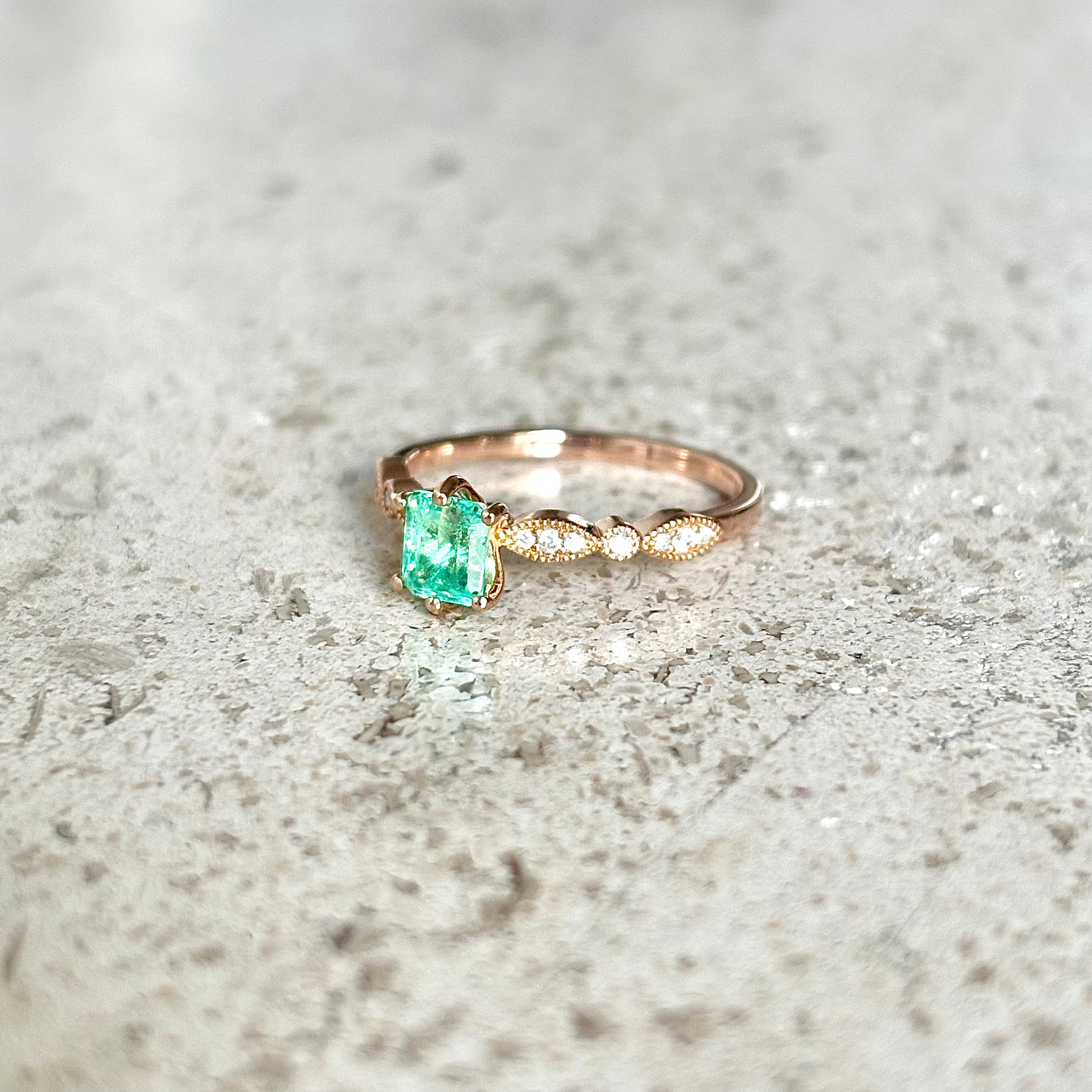 Bague Solitaire - Or Rose 750 Émeraude & Diamants