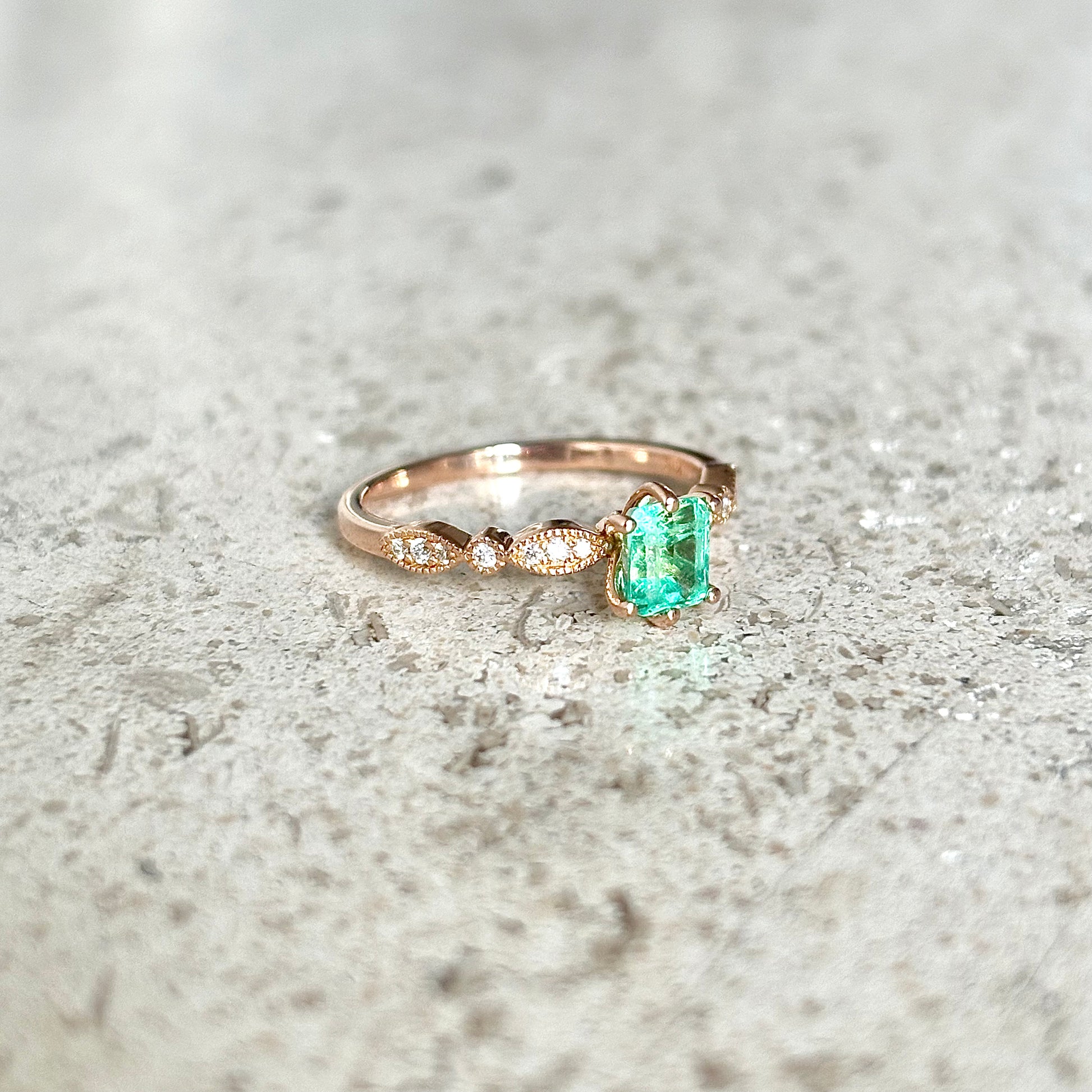 Bague Solitaire - Or Rose 750 Émeraude & Diamants