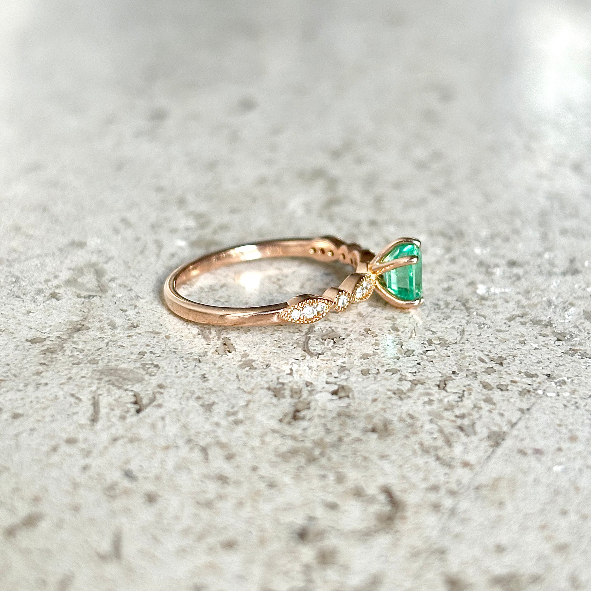 Bague Solitaire - Or Rose 750 Émeraude & Diamants