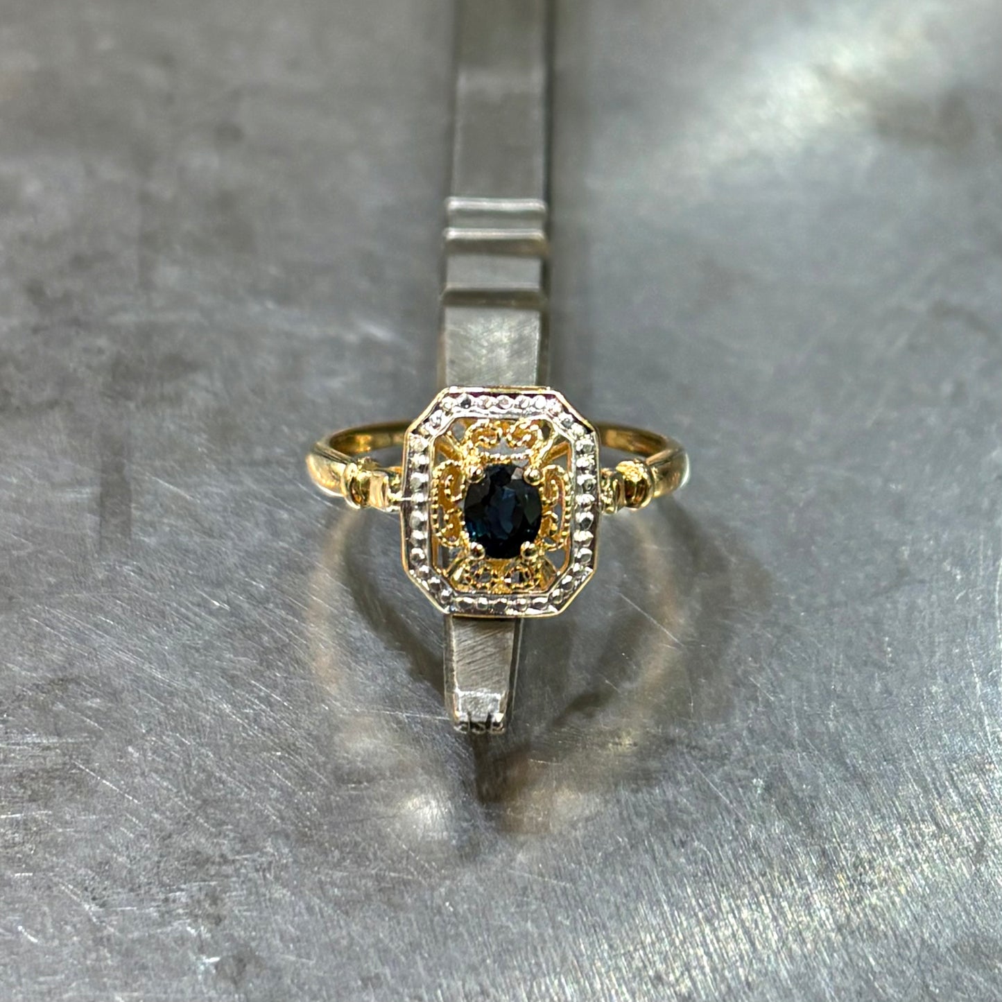 Bague Vintage Art Nouveau - Or Jaune 750 & Saphir