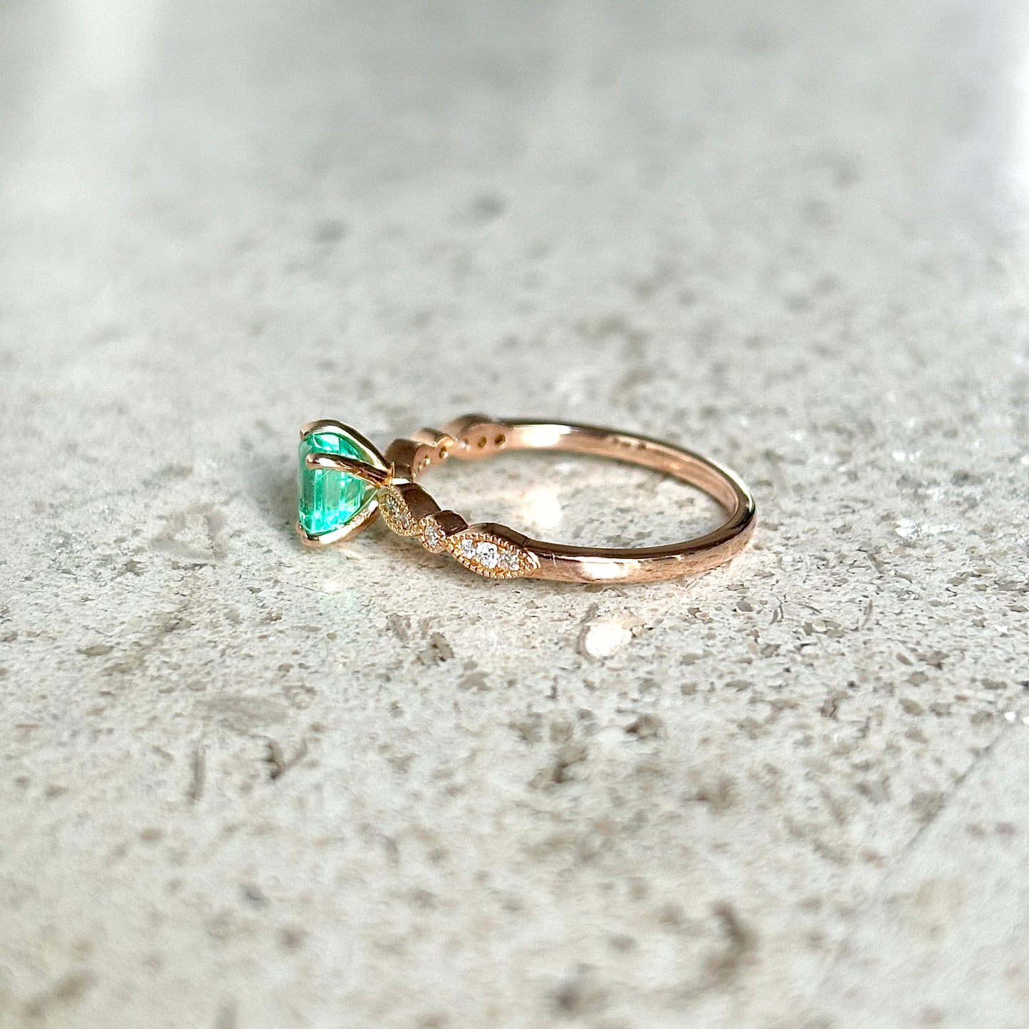 Bague Solitaire - Or Rose 750 Émeraude & Diamants