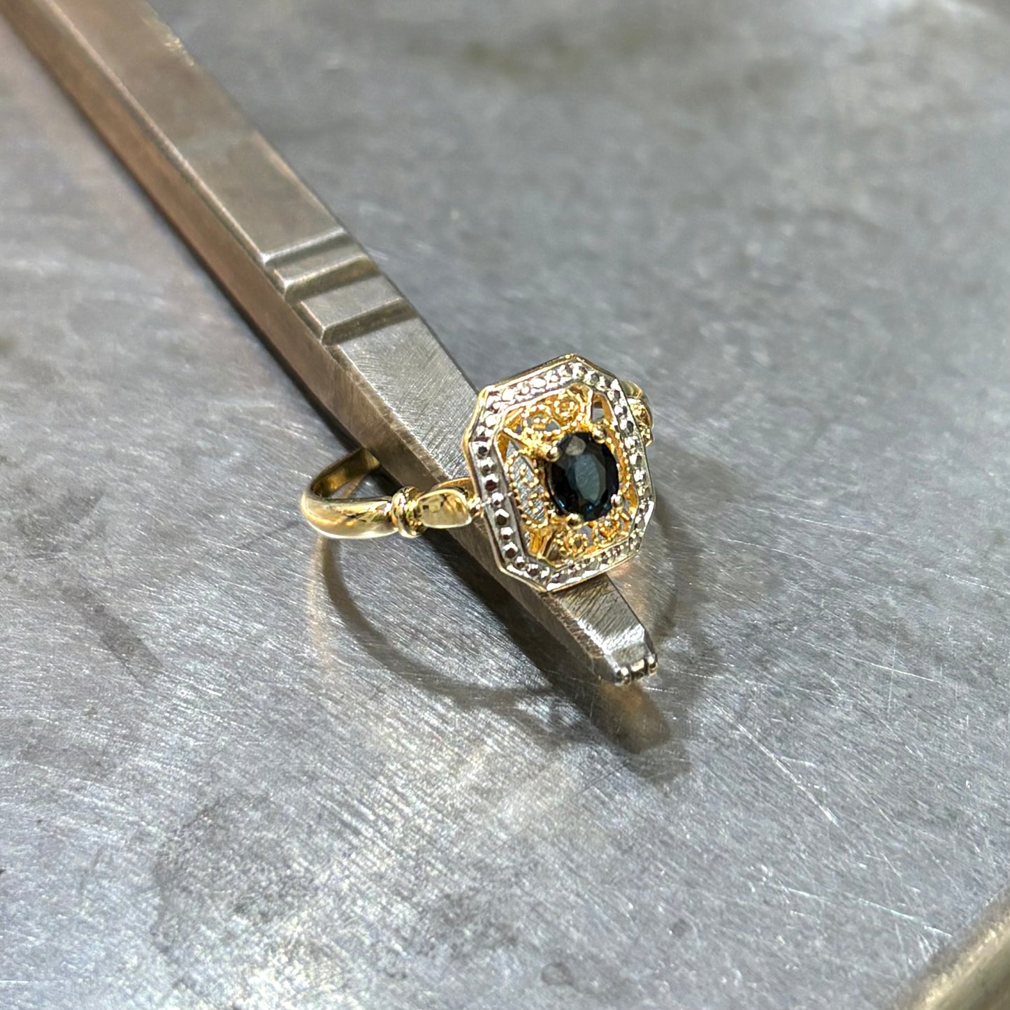 Bague Vintage Art Nouveau - Or Jaune 750 & Saphir