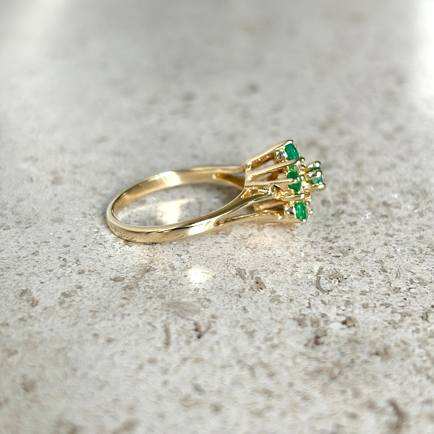 Bague Marguerite - Or Jaune 585 Émeraudes & Diamants
