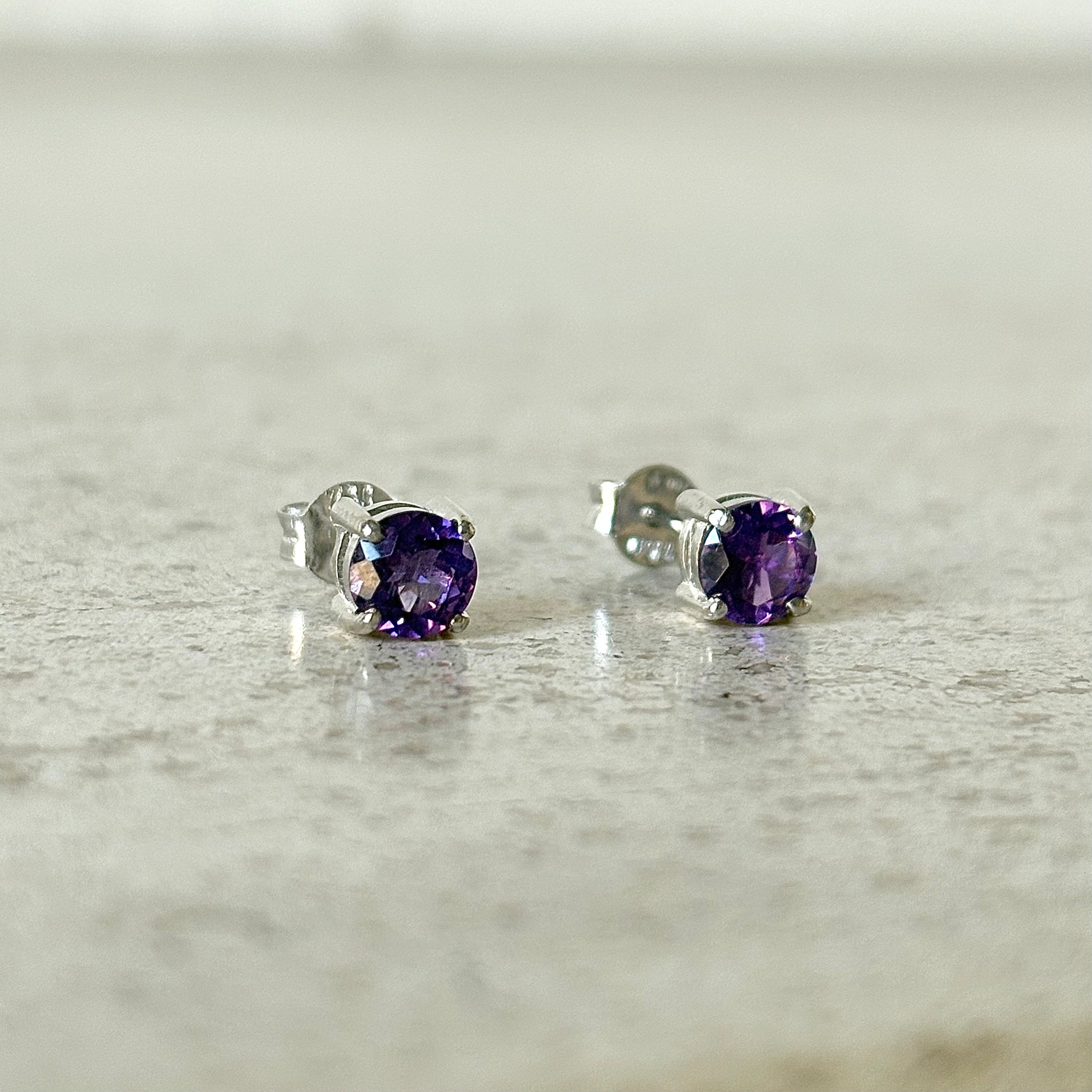Boucles D'oreilles Puces - Or Blanc 750 & Améthystes