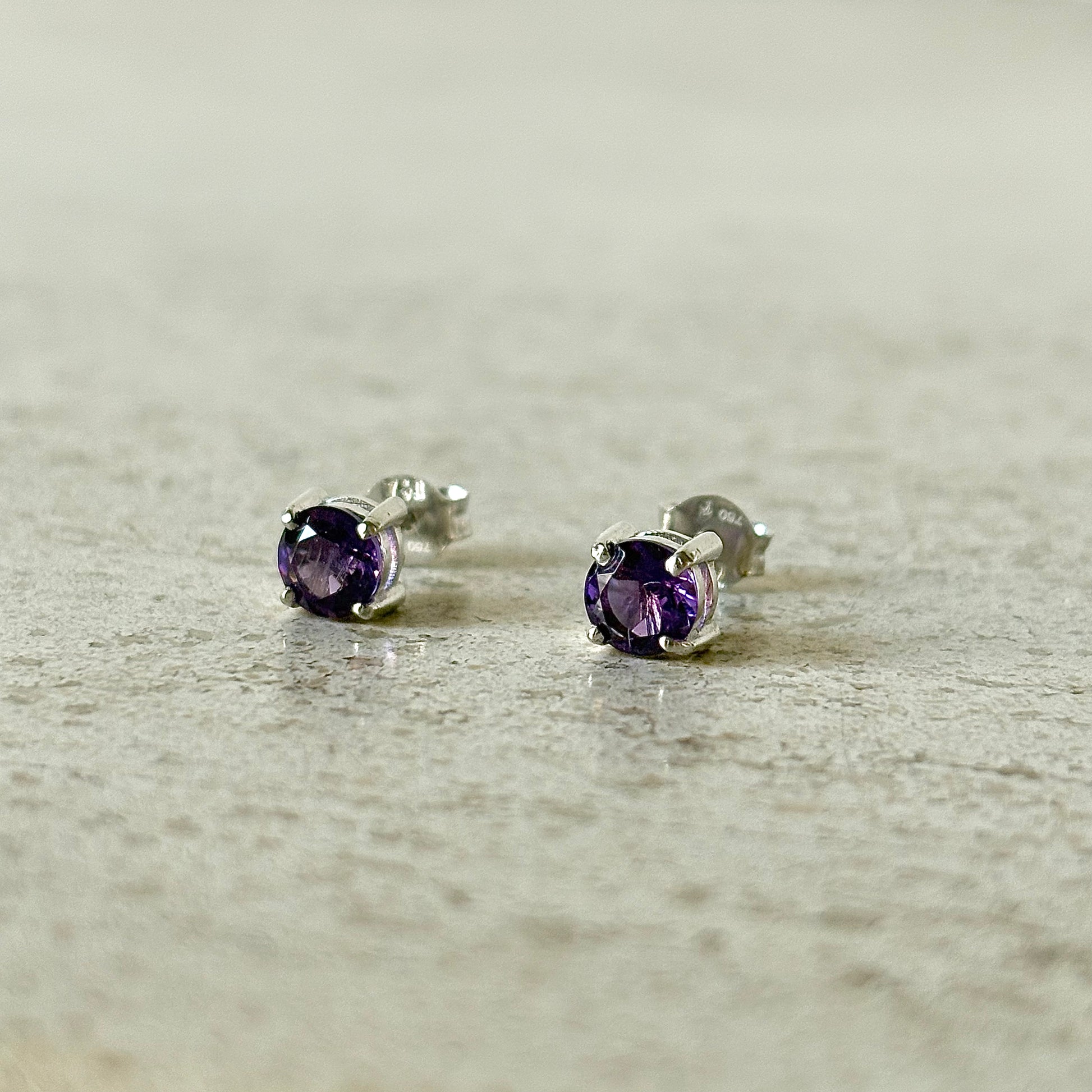 Boucles D'oreilles Puces - Or Blanc 750 & Améthystes