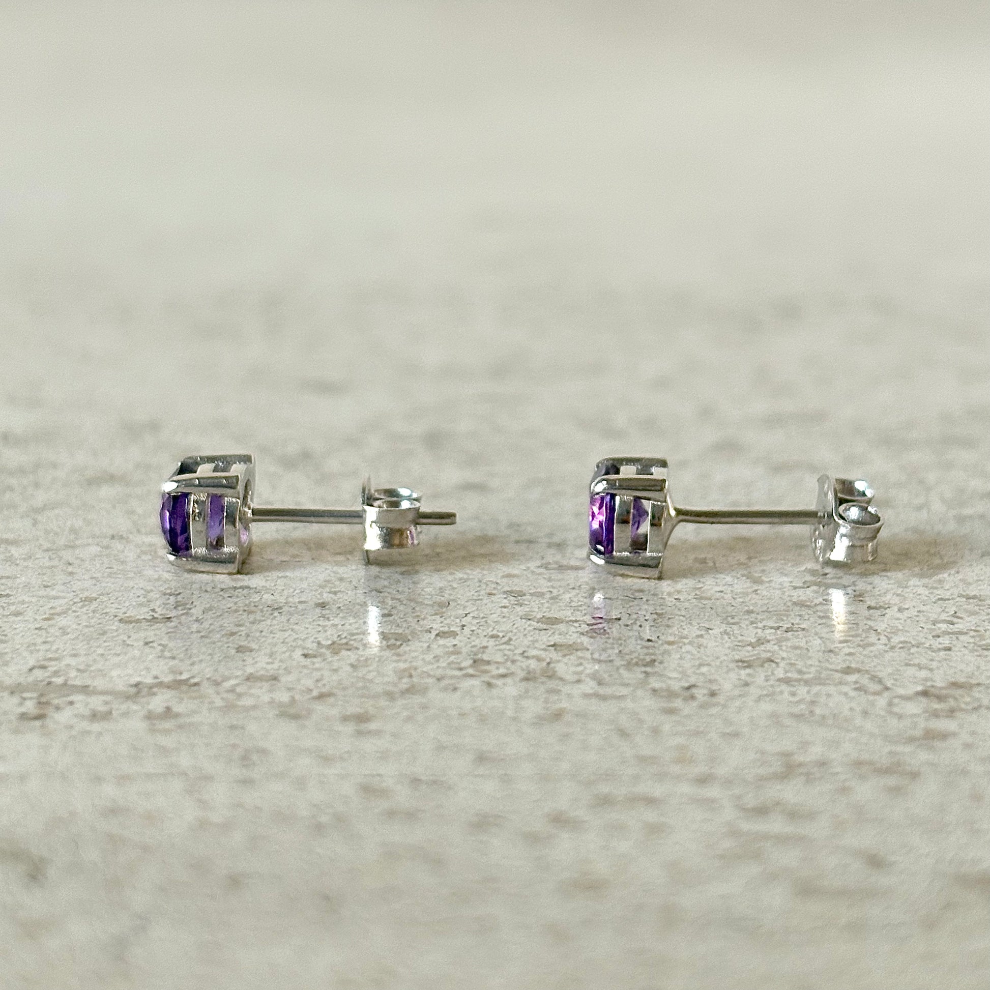 Boucles D'oreilles Puces - Or Blanc 750 & Améthystes