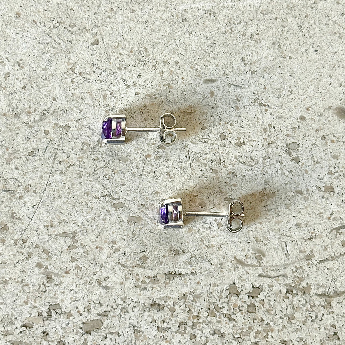 Boucles D'oreilles Puces - Or Blanc 750 & Améthystes