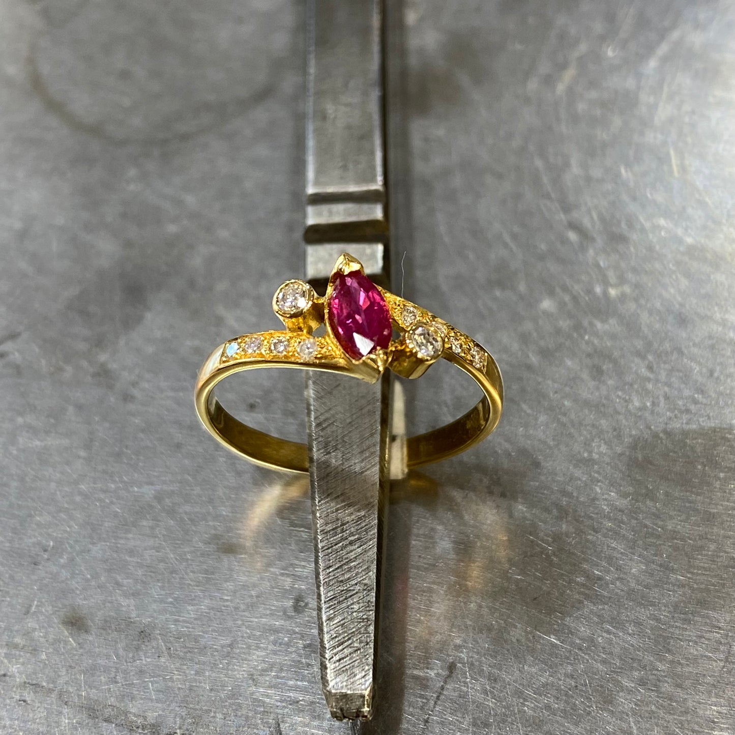 Bague Trilogie - Or Jaune 750 Rubis & Diamants