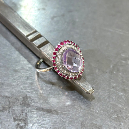 Bague Entourage - Or Blanc 750 Améthyste, Diamants & Rubis