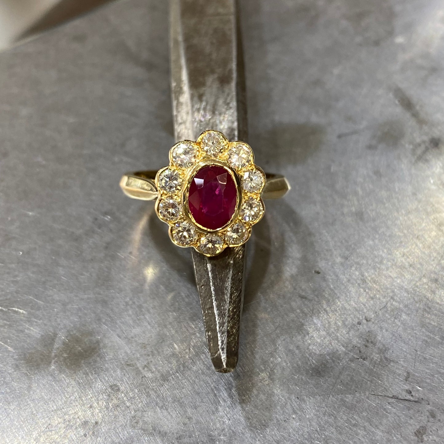 Bague Marguerite - Or Jaune 750 Rubis & Diamants Création Fremont