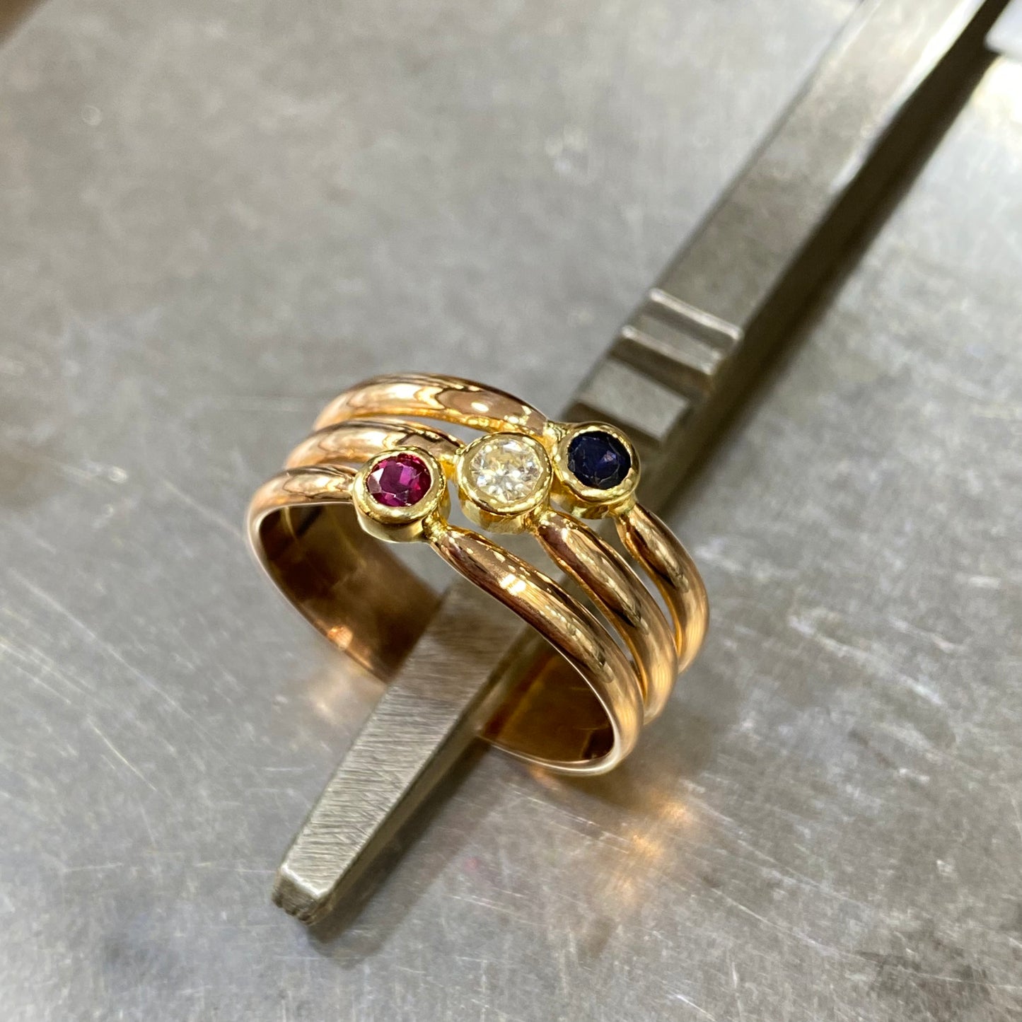 Bague Tricolore - Or Jaune 750 Rubis Diamant & Saphir