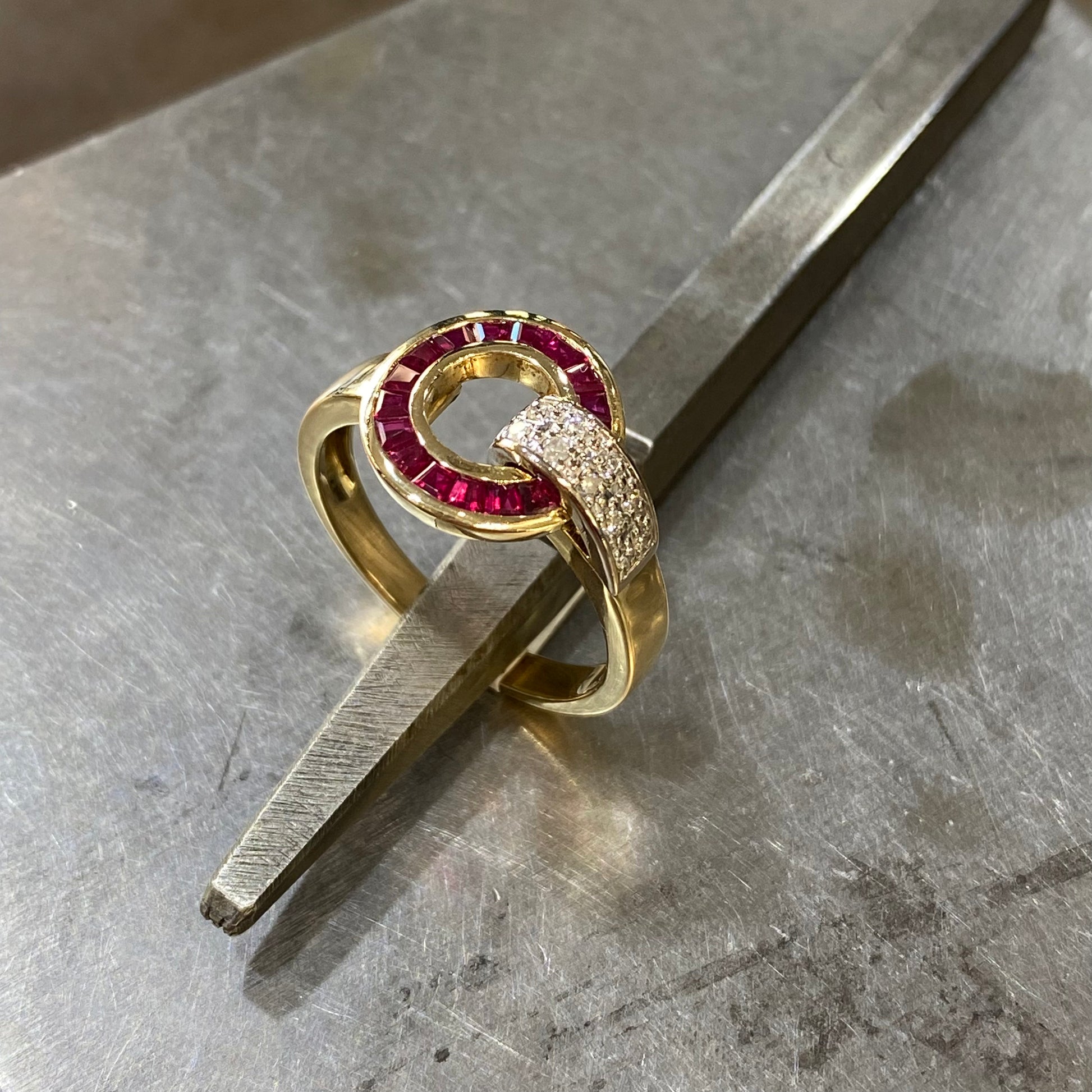 Vintage Ring 750 Yellow Gold Rubies Diamonds 46