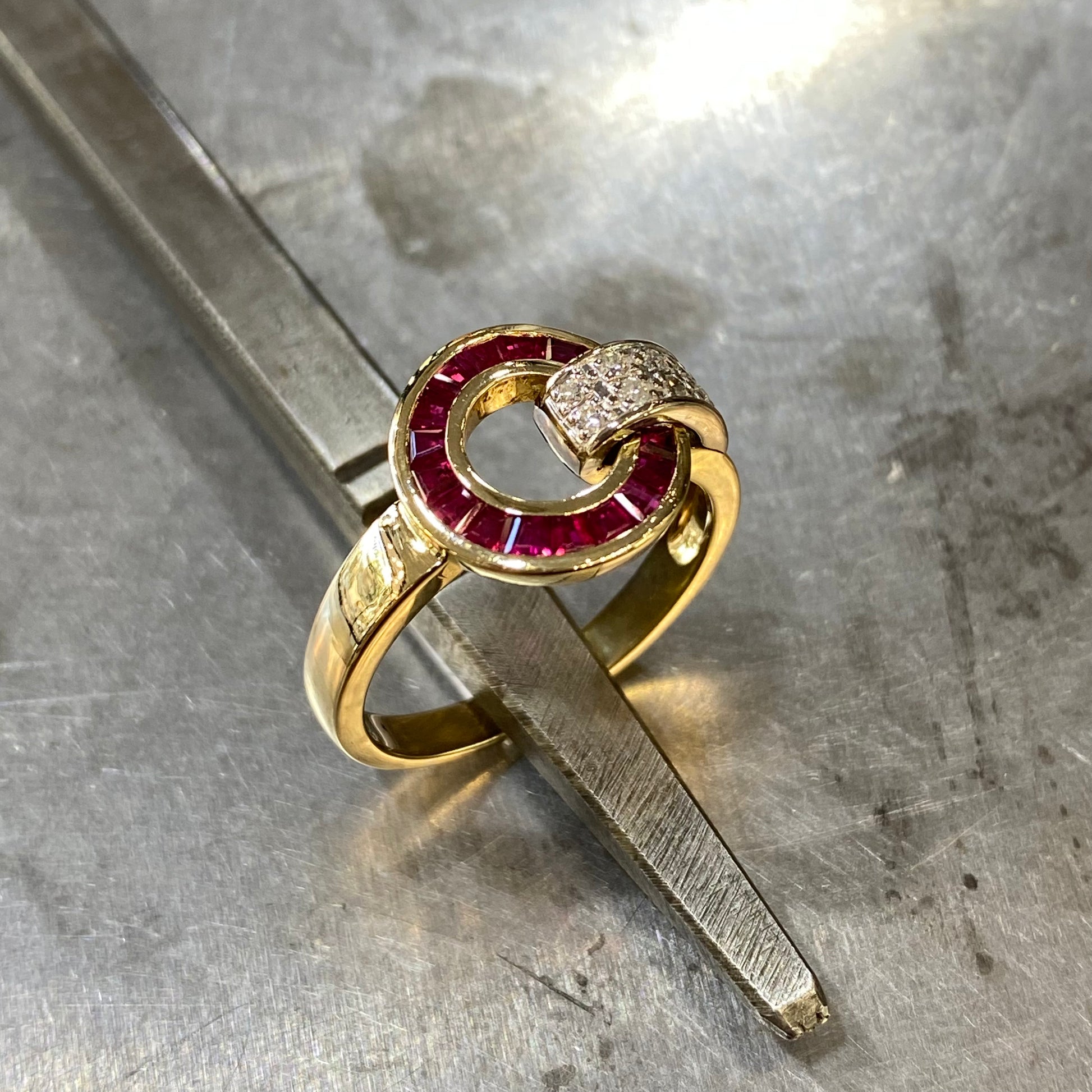 Vintage Ring 750 Yellow Gold Rubies Diamonds 46 - Main Image