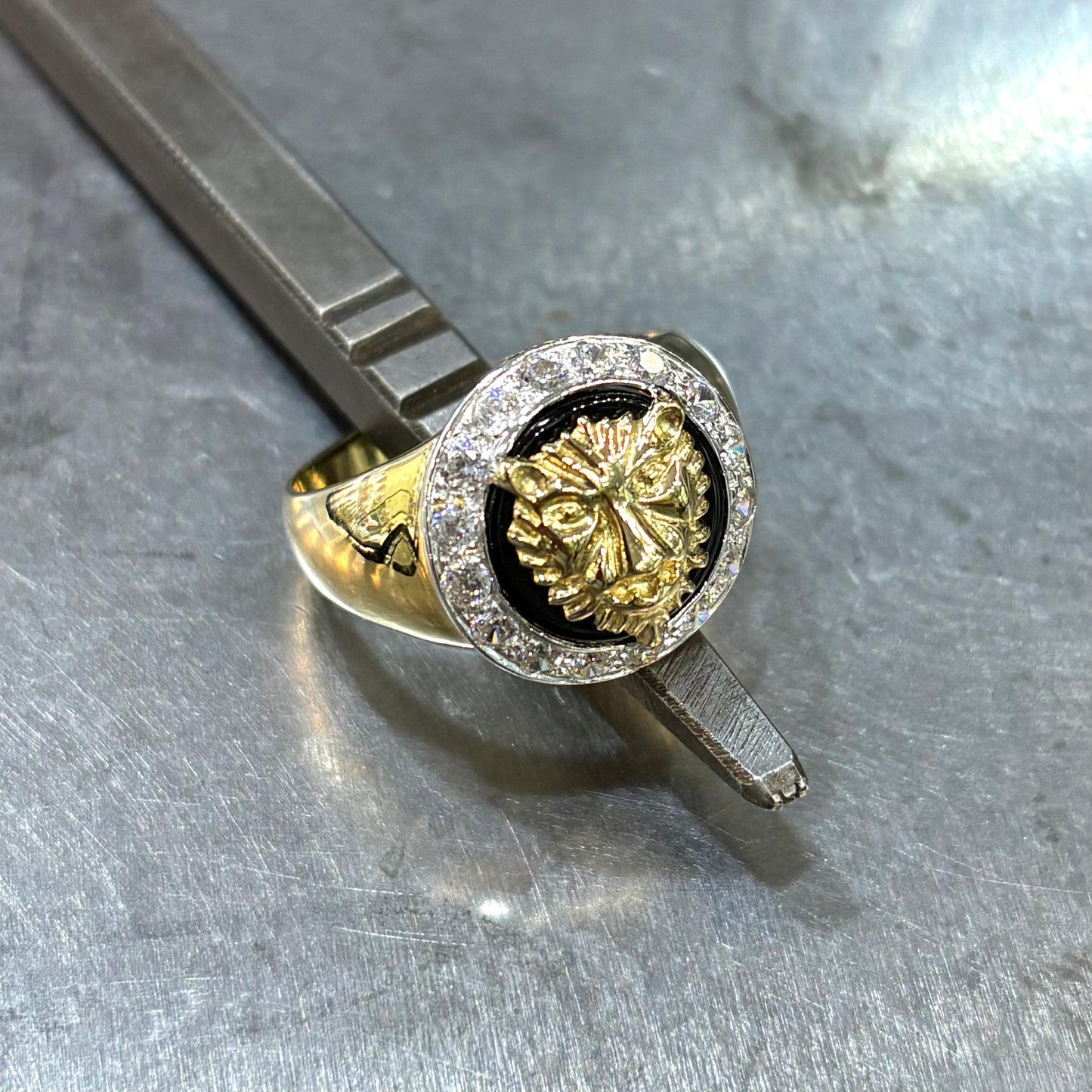 Bague Chevalière Lion - Or Jaune/Blanc 750 & Onyx