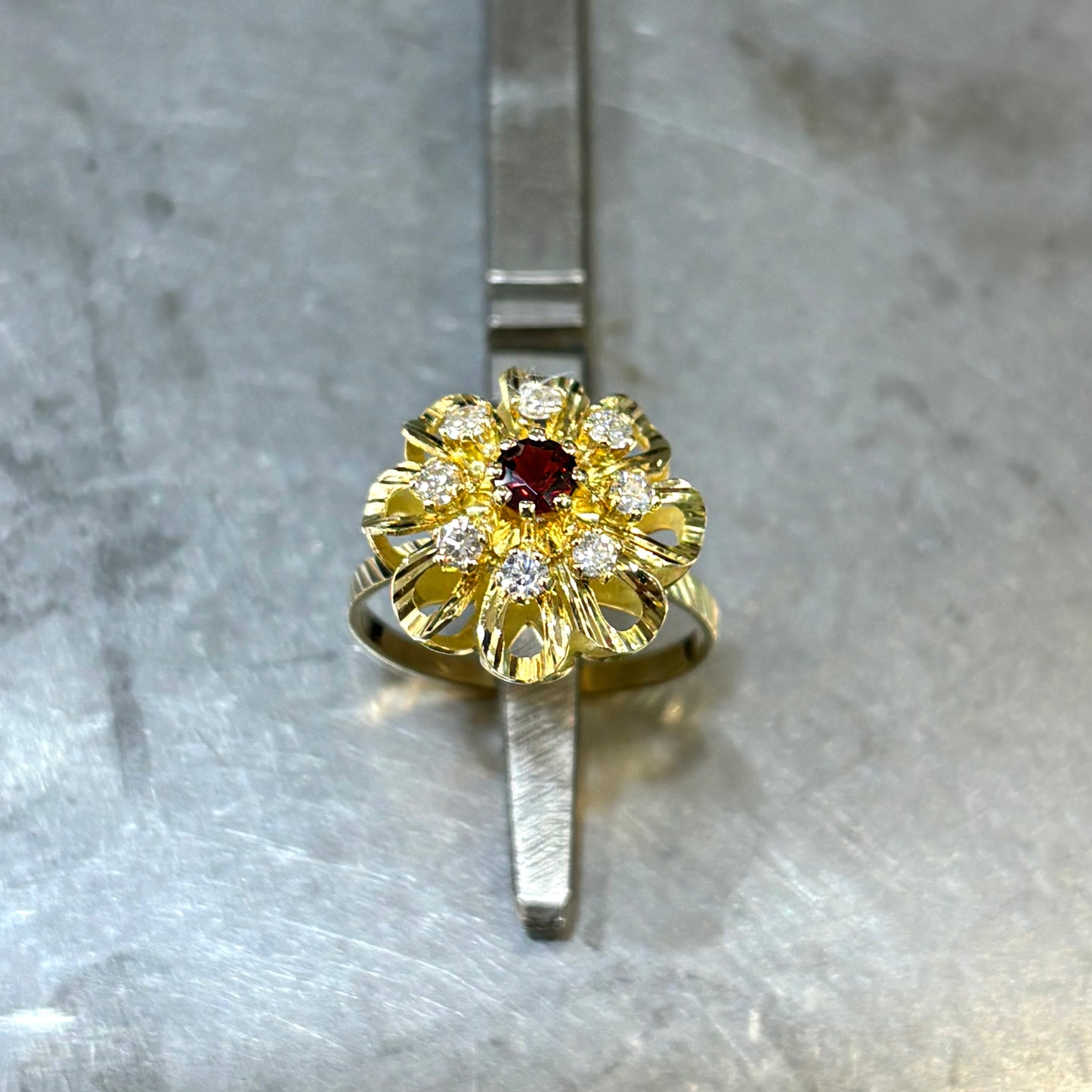 Bague Marguerite - Or Jaune 750 Diamants & Grenat