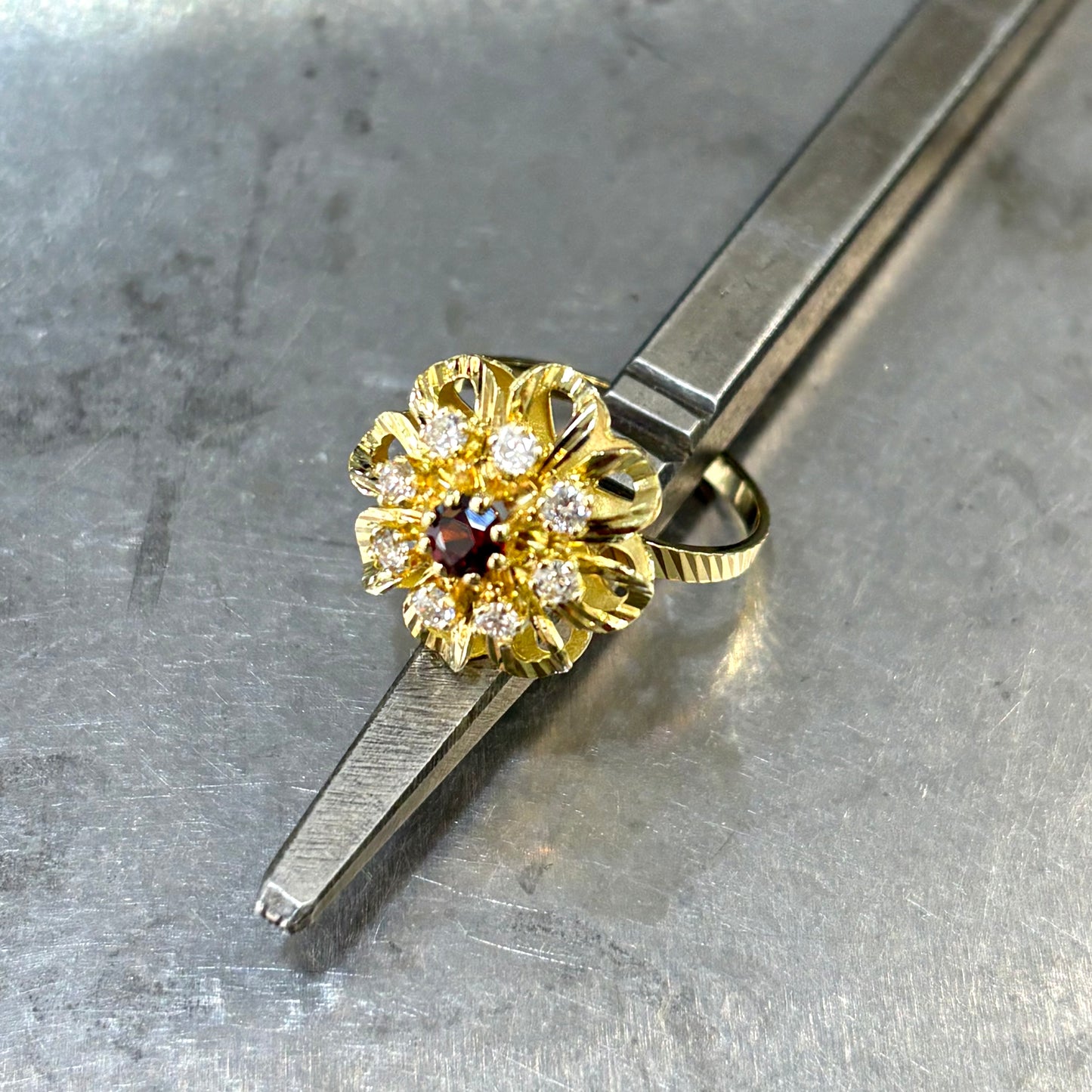 Bague Marguerite - Or Jaune 750 Diamants & Grenat