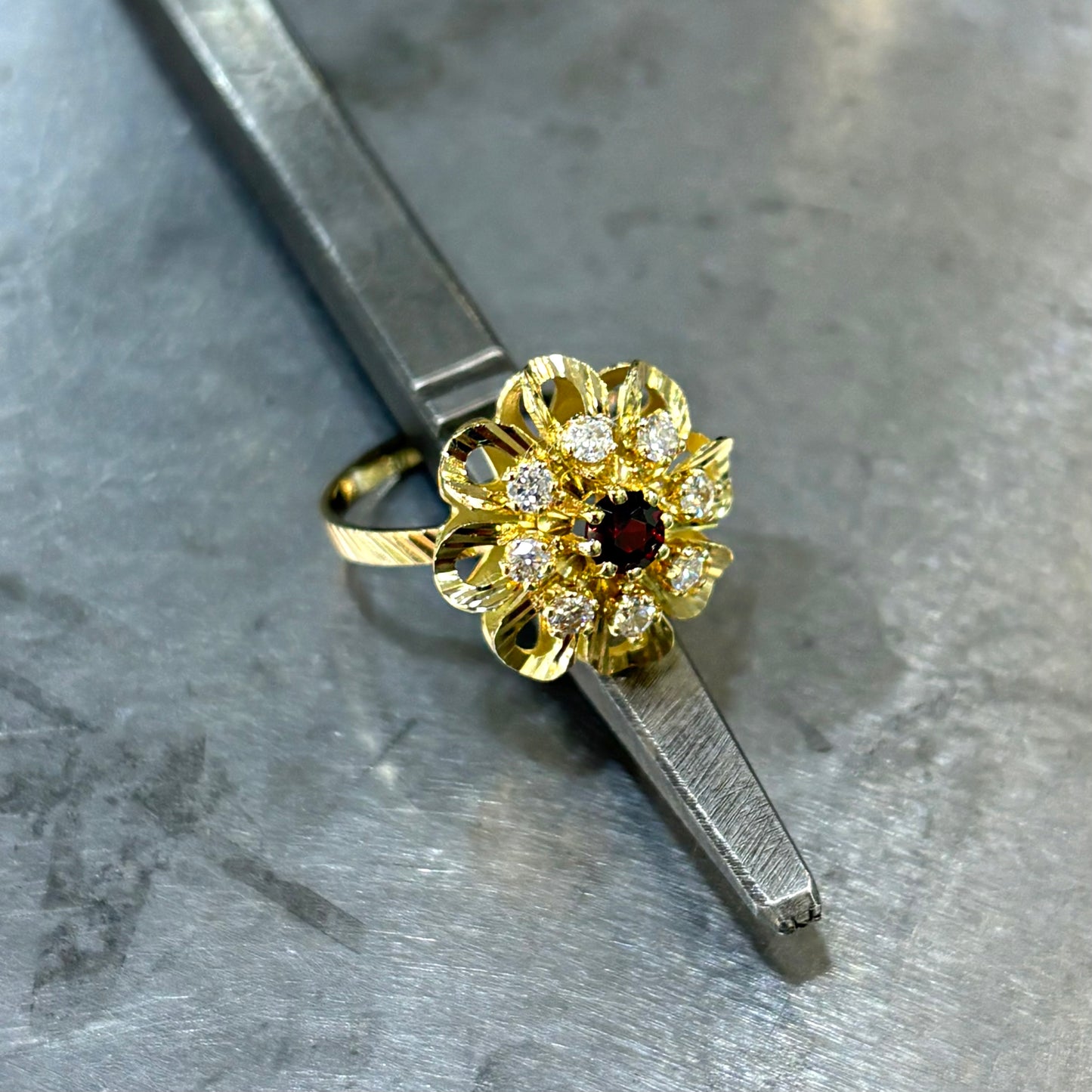 Bague Marguerite - Or Jaune 750 Diamants & Grenat