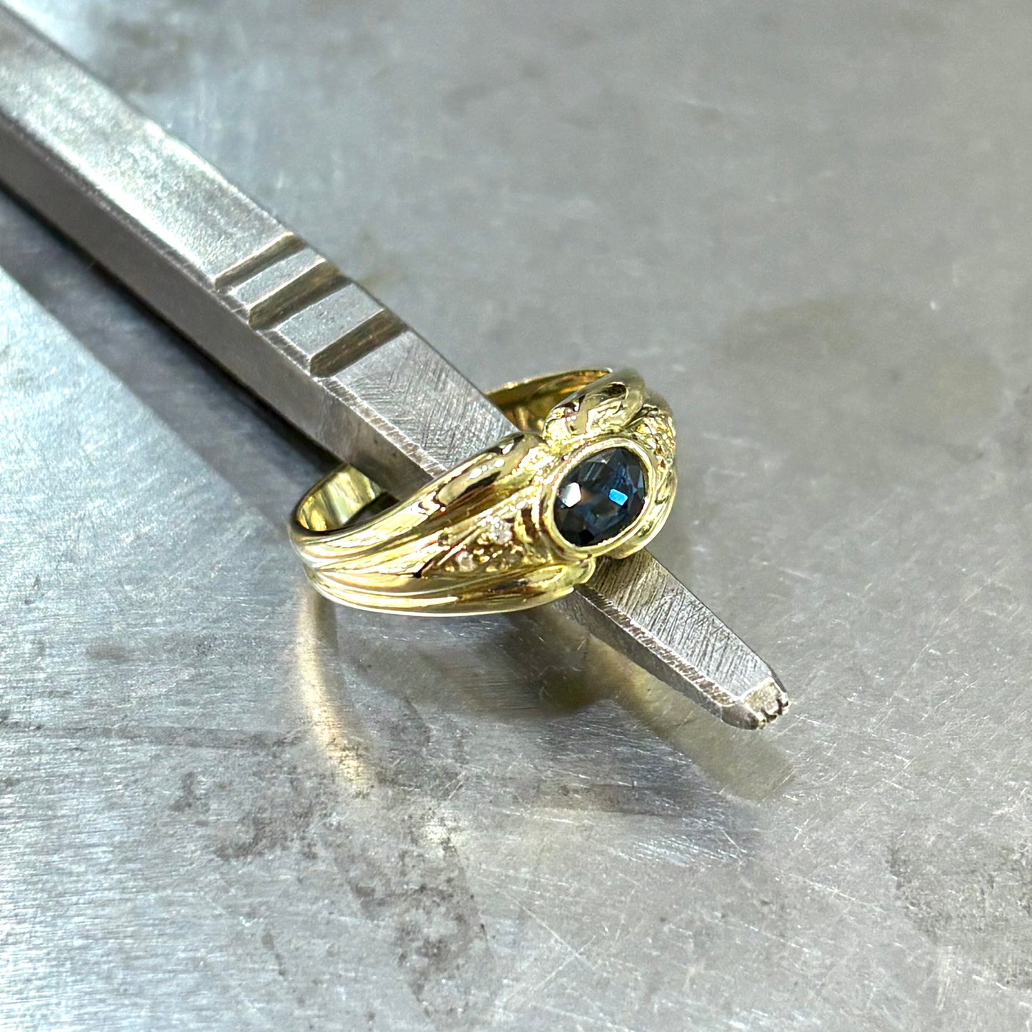 Bague Jonc - Or Jaune 750 & Saphir