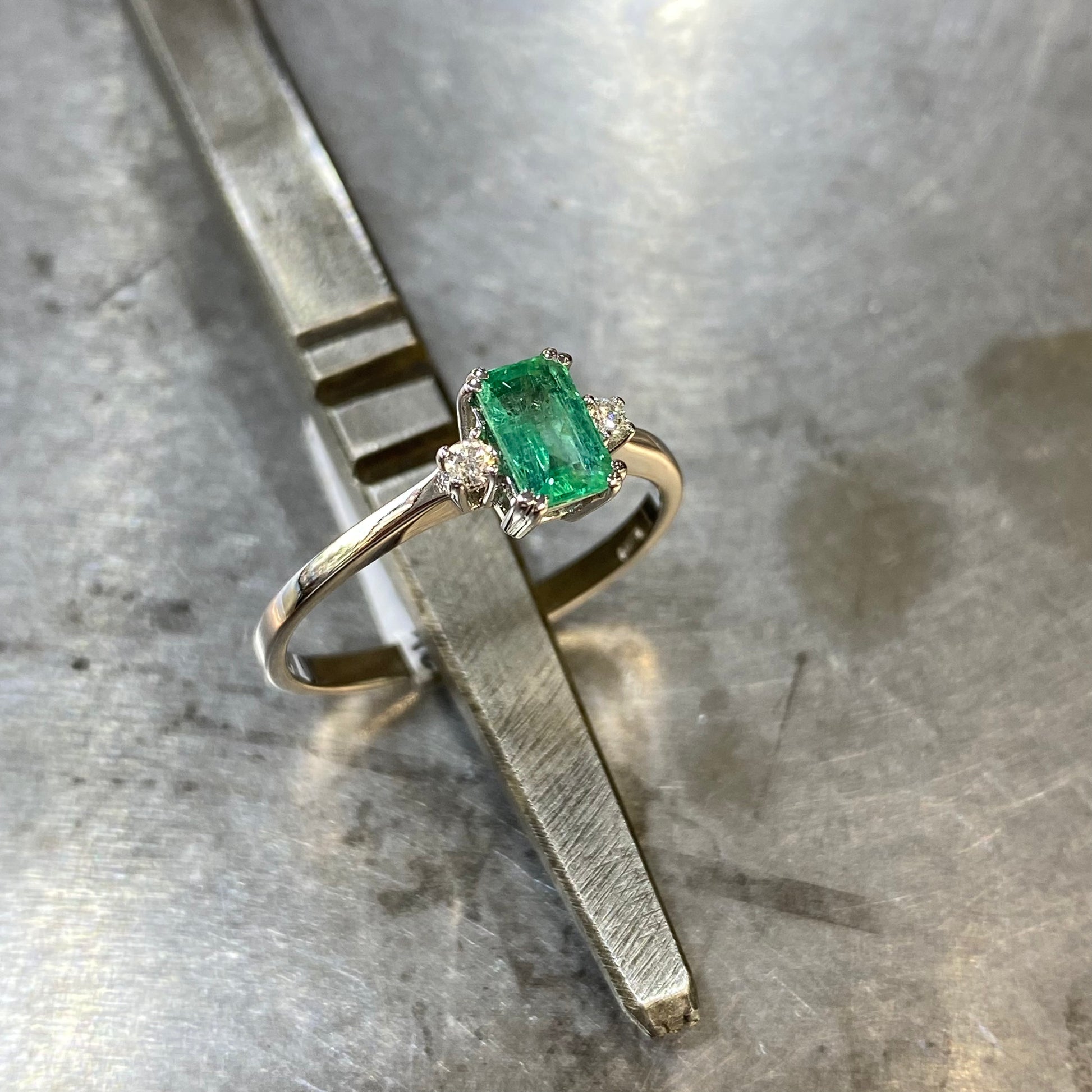 Bague or 750 emeraude sale