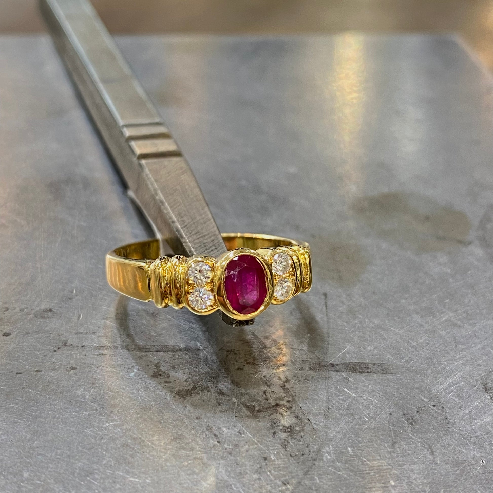 Bague Pazu - Or Jaune 750 Rubis & diamants Création Fremont