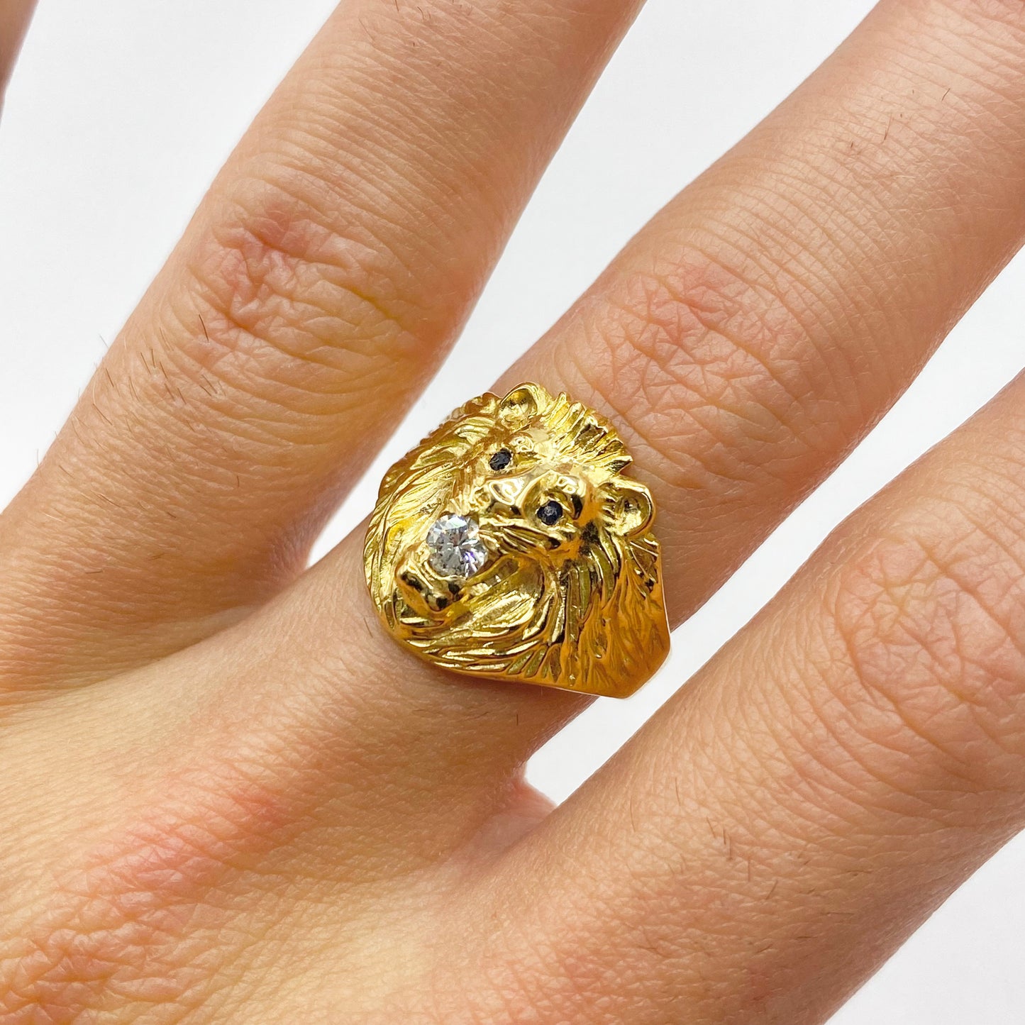 Lion Signet Ring - 750 Yellow Gold Diamond &amp; Sapphires