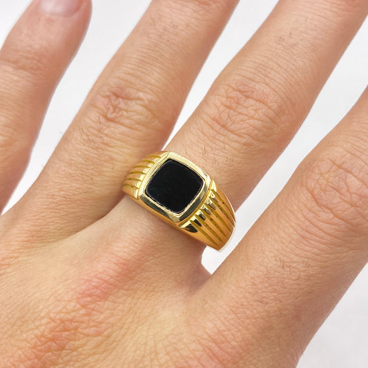 Signet Ring - 750 Yellow Gold &amp; Onyx