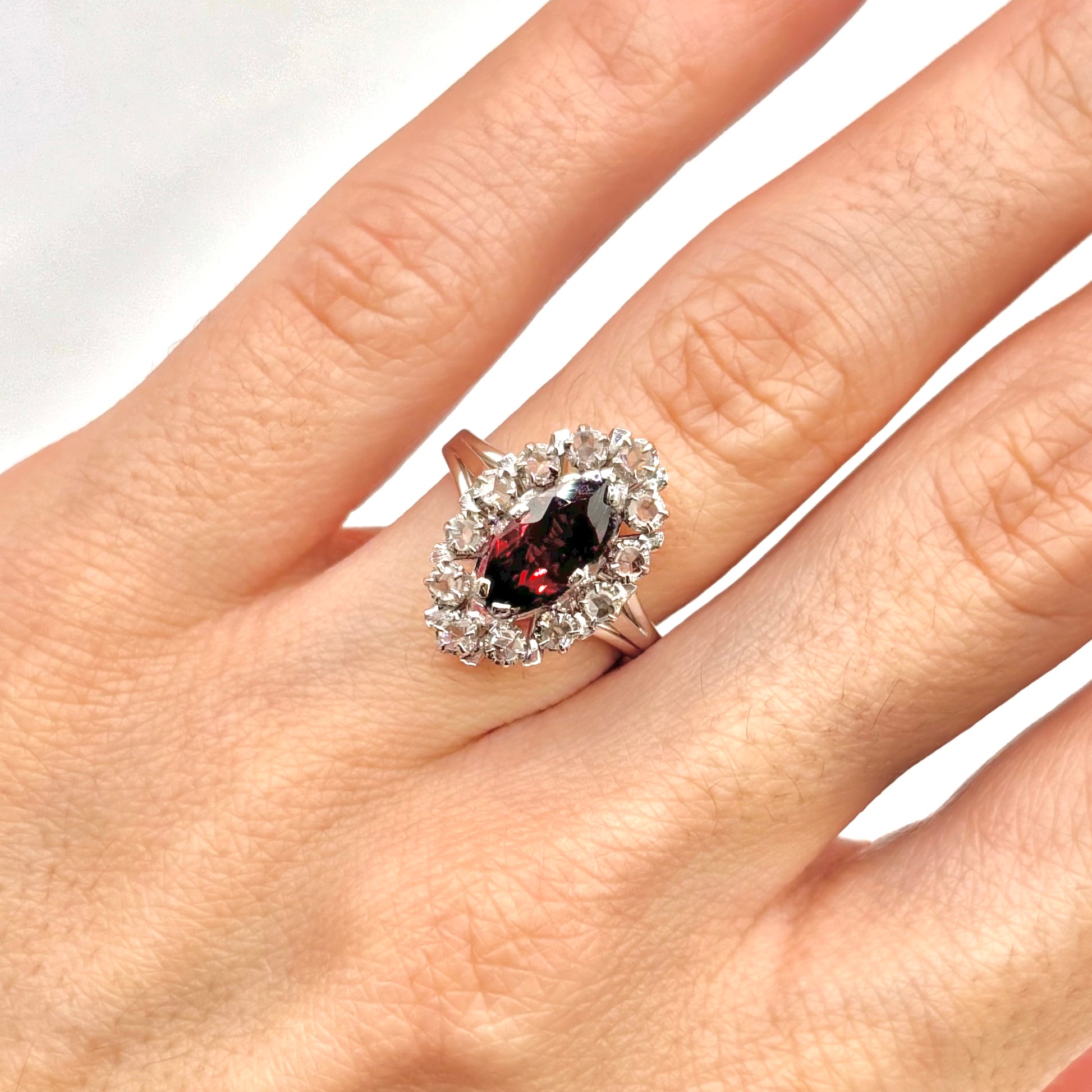 Bague Marquise Or Blanc 750 Grenat Diamants 461