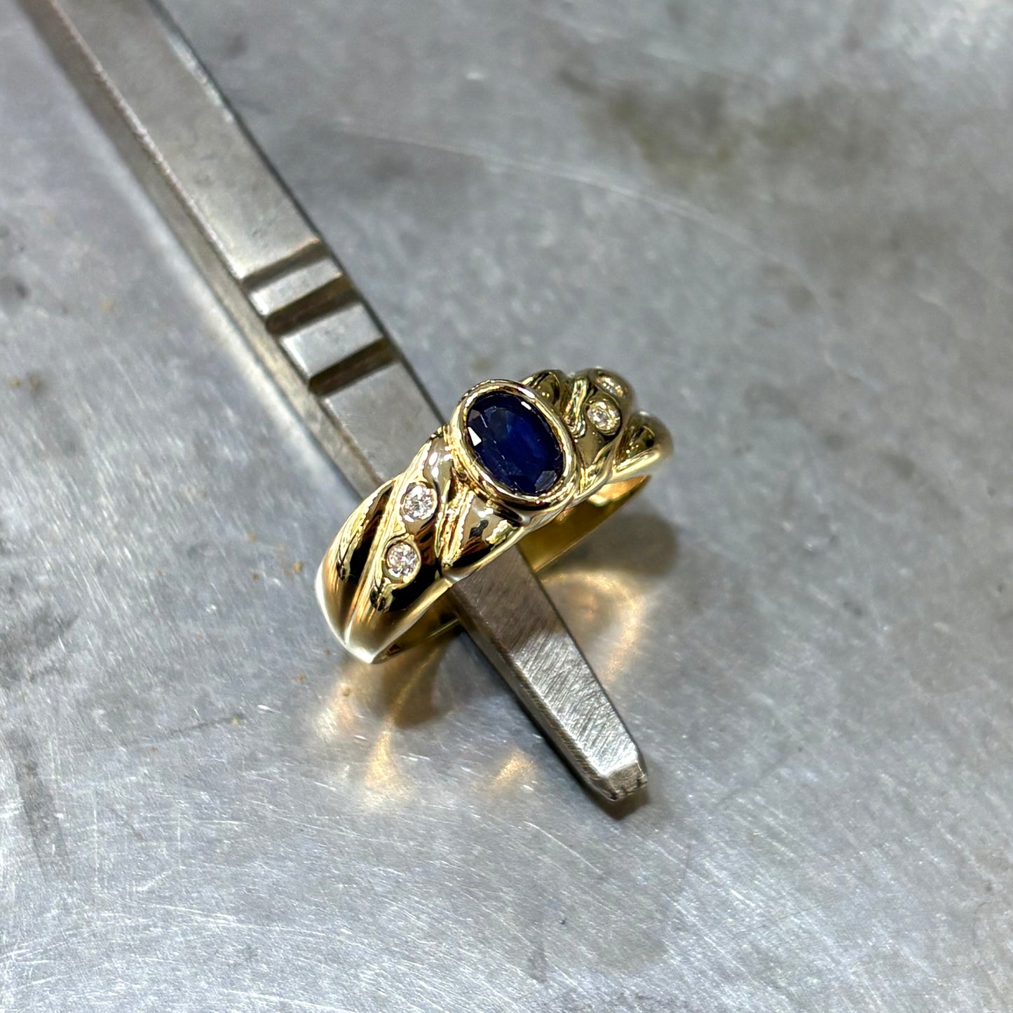 Bague Jonc - Or Jaune 750 Saphir & Diamants