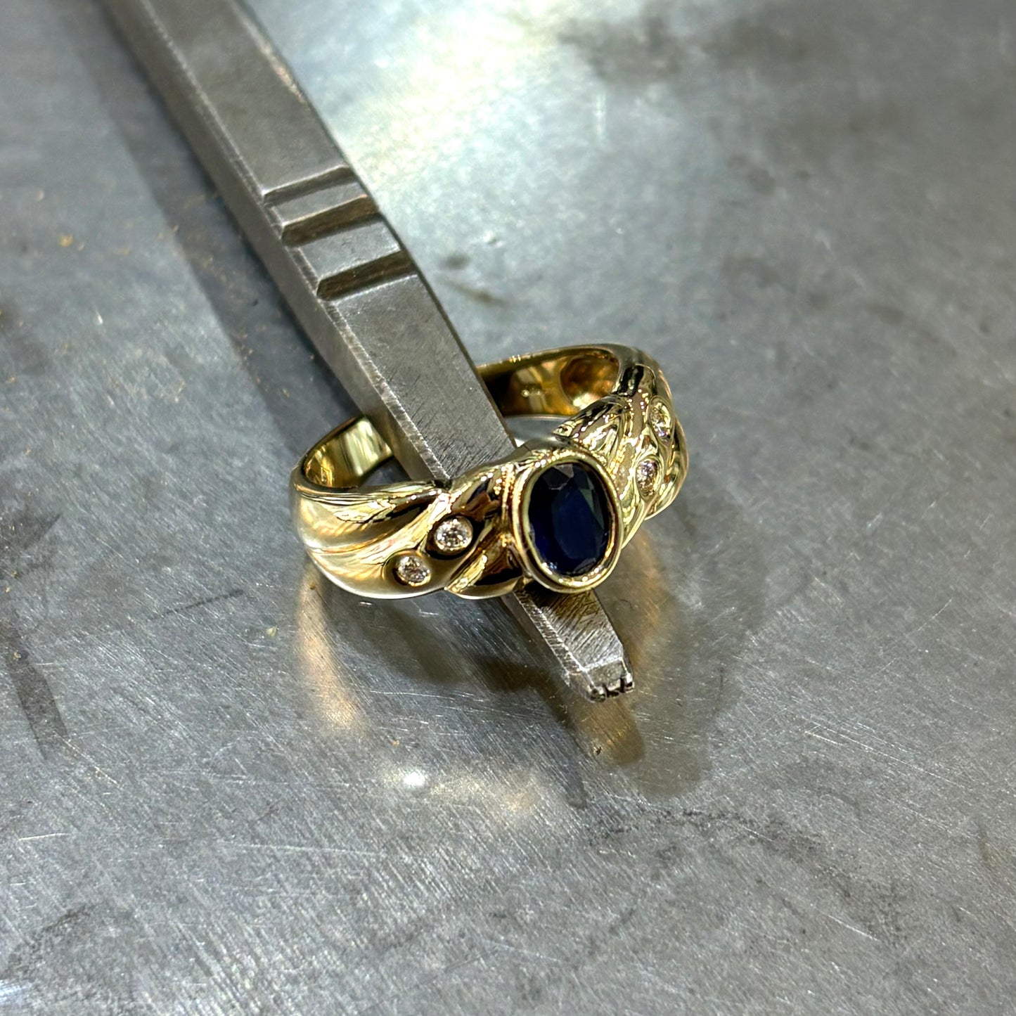 Bague Jonc - Or Jaune 750 Saphir & Diamants