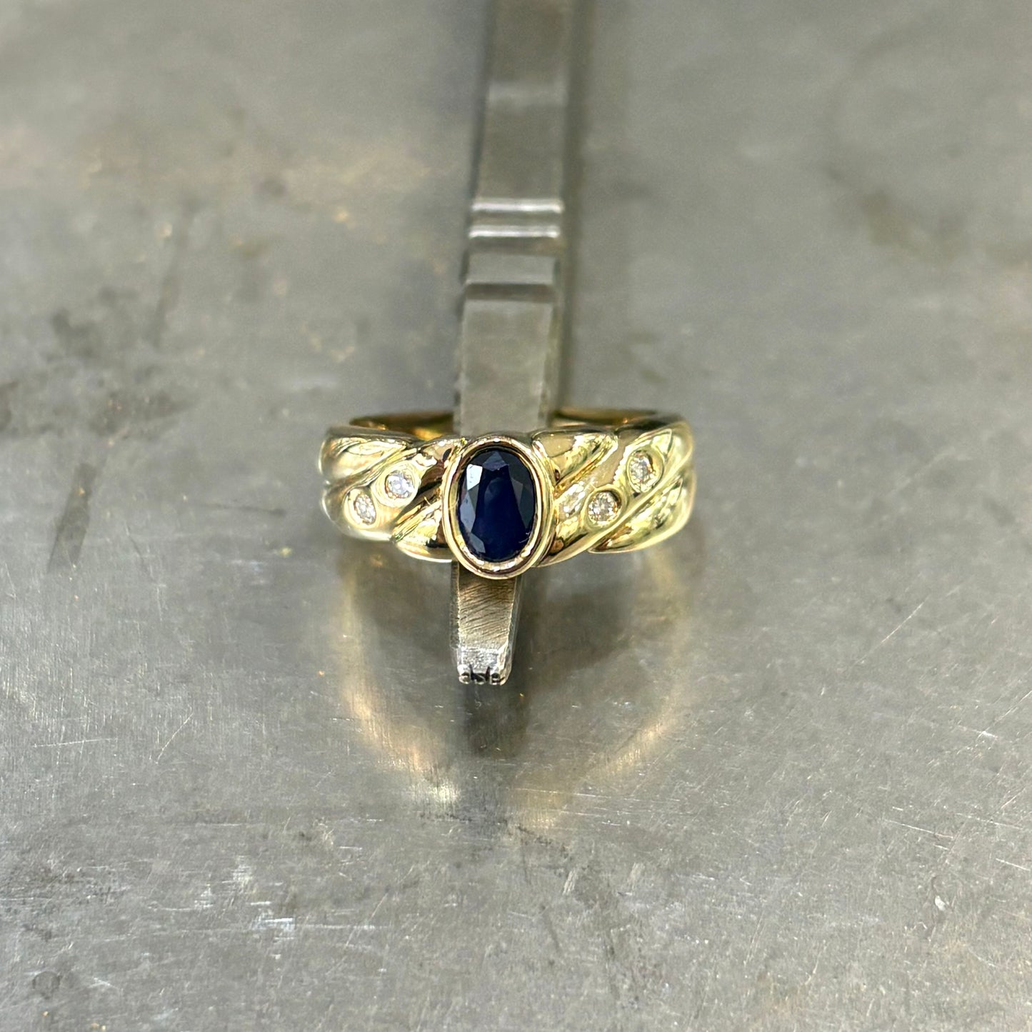 Bague Jonc - Or Jaune 750 Saphir & Diamants