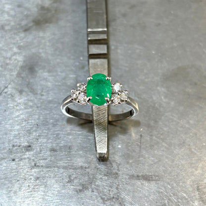 Bague Nausicaä Médium - Or Blanc 750 Émeraude & Diamants