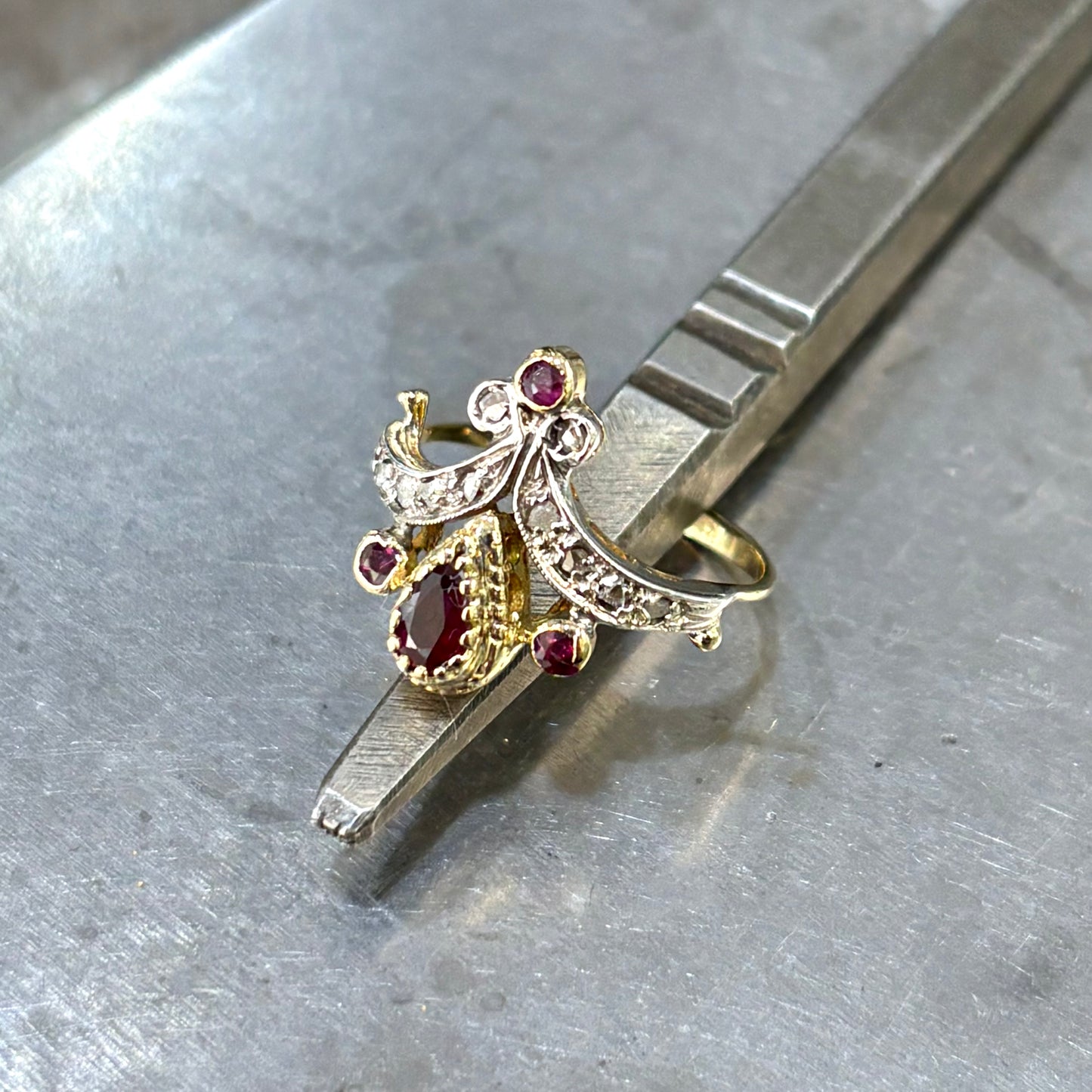 Bague Princesse Vintage - Or Jaune 750 Rubis & Diamants