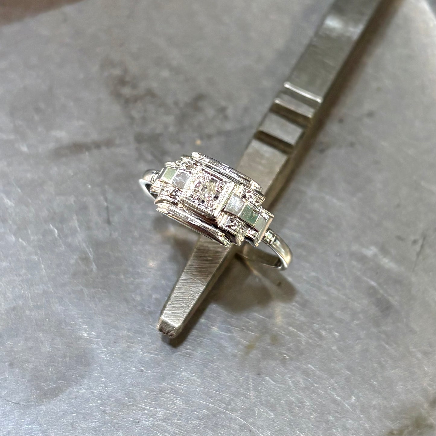 Bague Tank Vintage Art Déco - Or Blanc 750 & Diamant