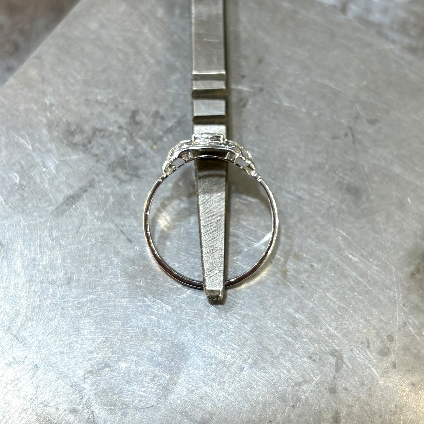 Bague Tank Vintage Art Déco - Or Blanc 750 & Diamant