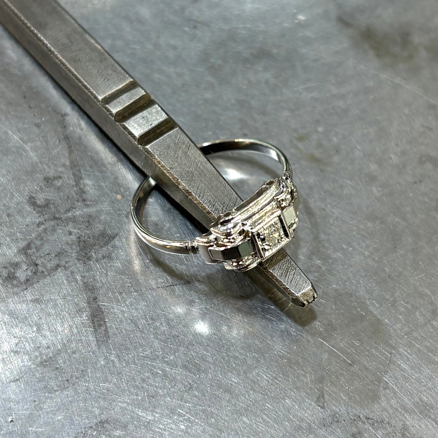 Bague Tank Vintage Art Déco - Or Blanc 750 & Diamant