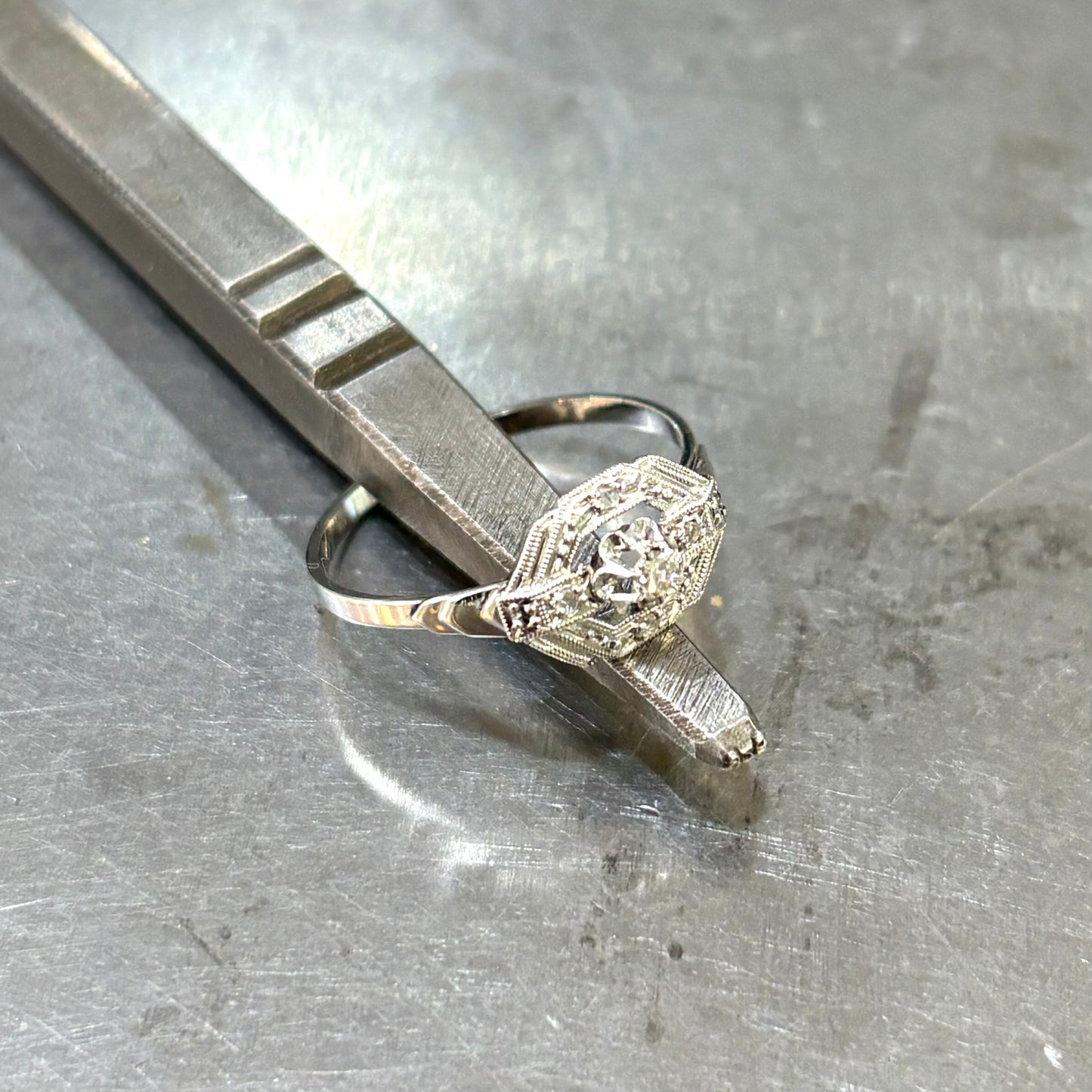 Bague Tank Vintage Art Déco - Or Blanc 750 & Diamant