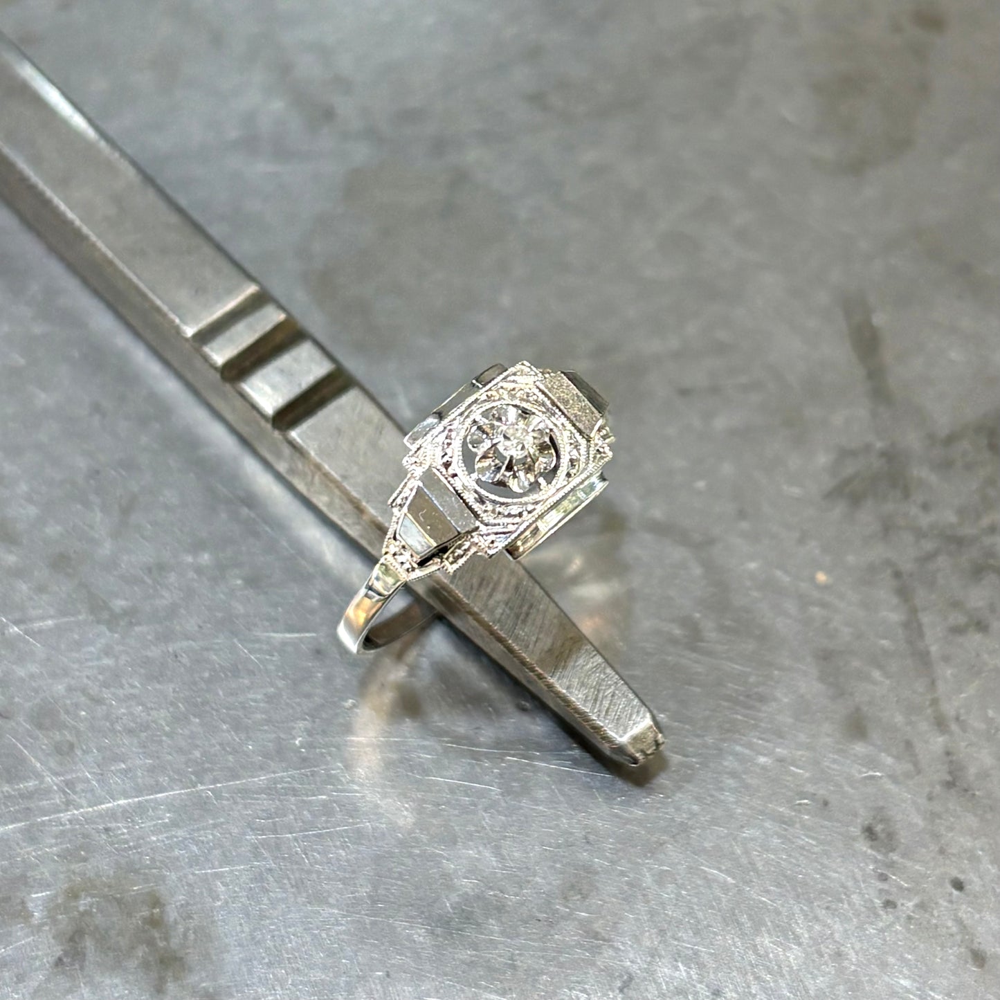 Bague Tank Vintage Art Déco - Or Blanc 750 & Diamant