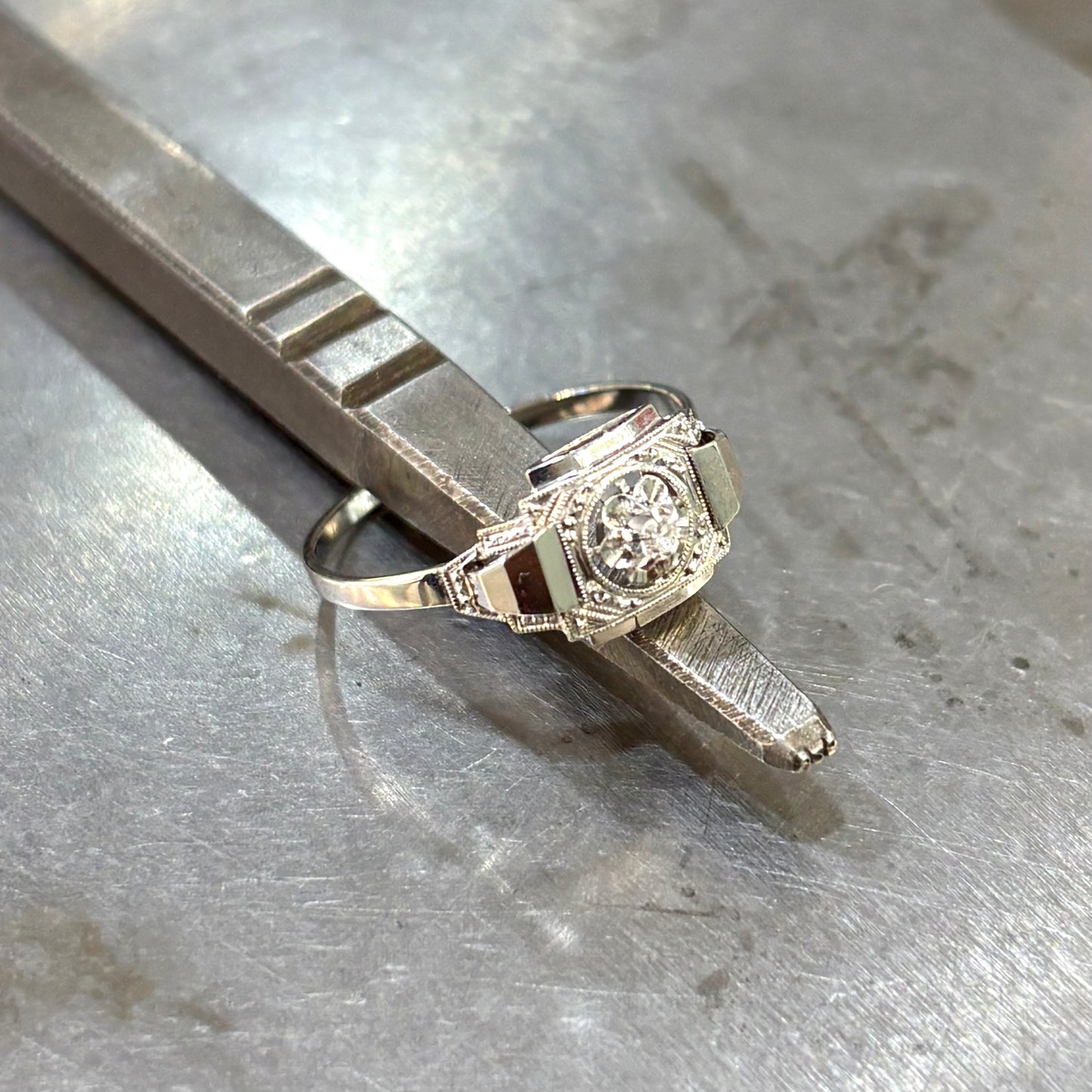 Bague Tank Vintage Art Déco - Or Blanc 750 & Diamant