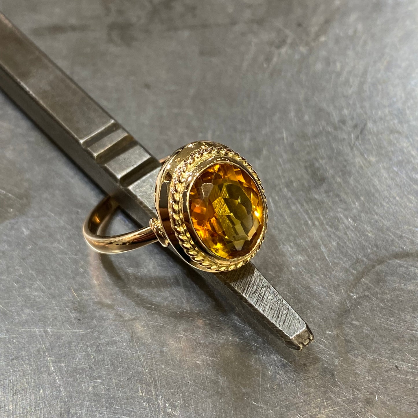 Bague Vintage - Or jaune 750 & Citrine